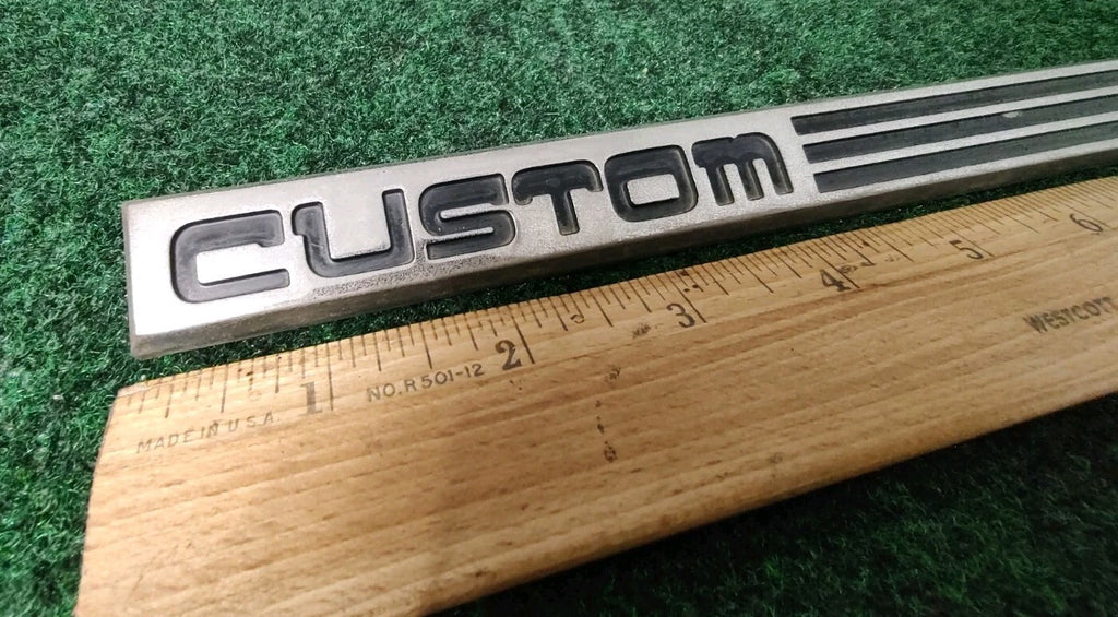 1987-91 FORD CUSTOM FENDER EMBLEM LOGO TRUCK E7TB-16188-LA NAMEPLATE DECAL 8L9