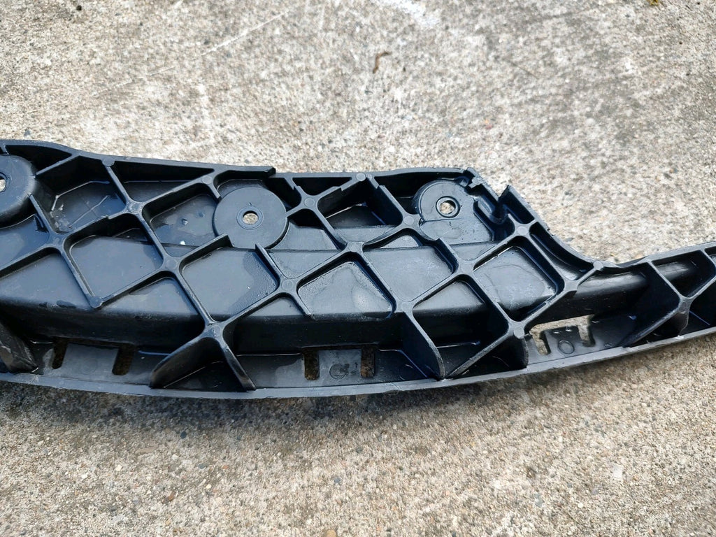 14-16 JEEP GRAND CHEROKEE OEM DRIVER SIDE LH SIGNAL LIGHT BRACKET 6002TM0196 JT1