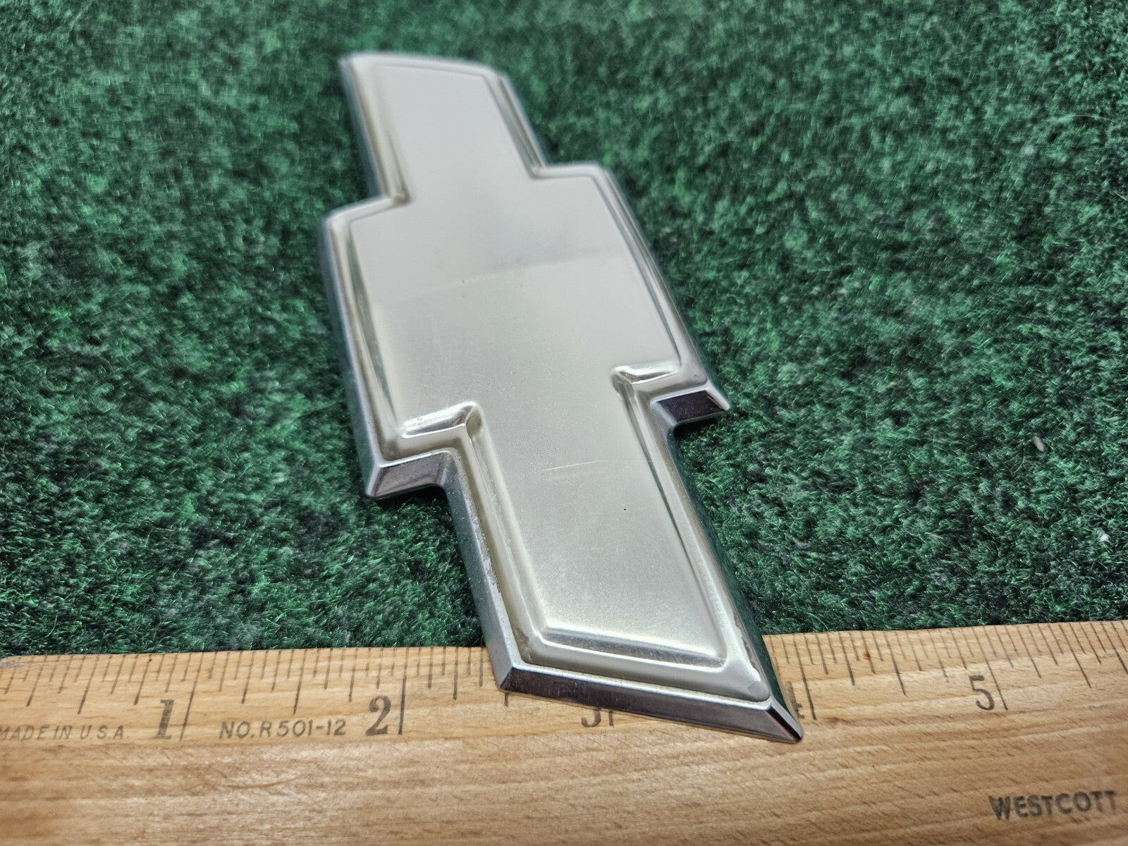 2005 2006 2007 2008 2009 2010 Chevrolet Cobalt Rear Trunk Deck Lid Emblem 05 7S9
