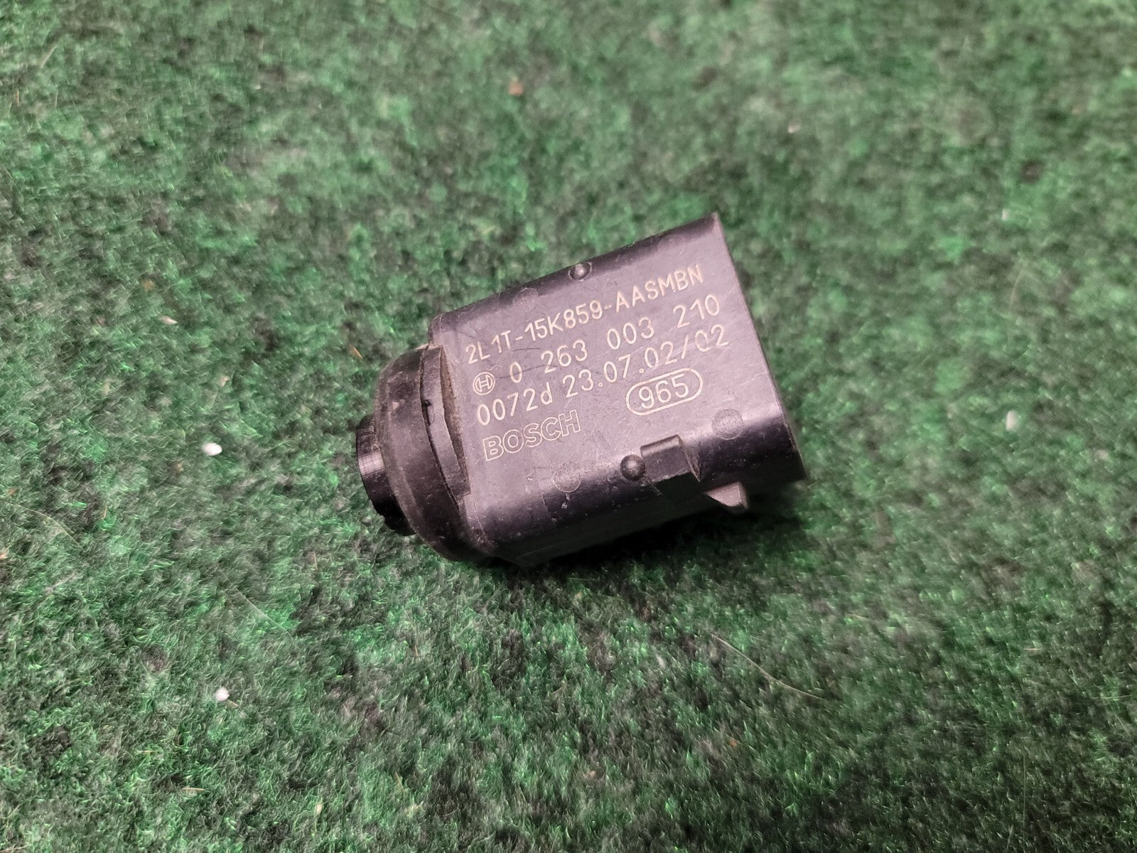 03-06 Lincoln Navigator Bumper Parking Assist Sensor OEM 2L1T-15K859-AA 9L2