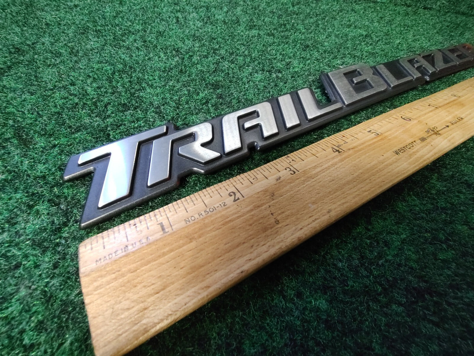 2002 2003 2004 Chevrolet Trail Blazer Body Side Front Door Emblem Badge OEM 5S6