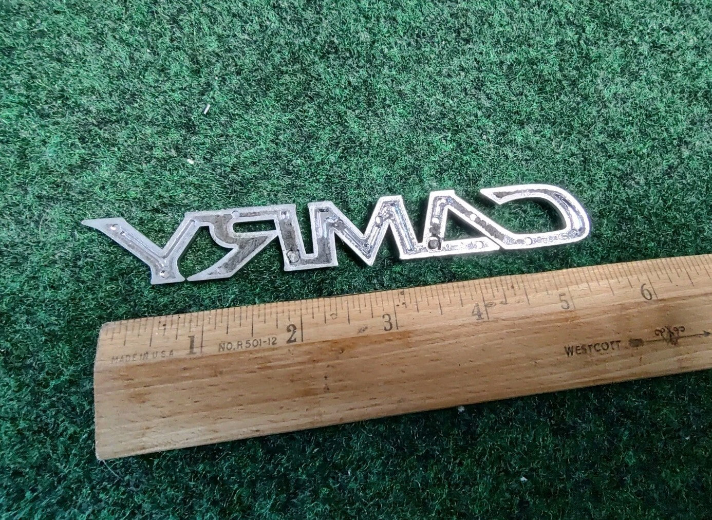 TOYOTA CAMRY REAR GATE LID GOLD EMBLEM LOGO BADGE SYMBOL OEM 8L4
