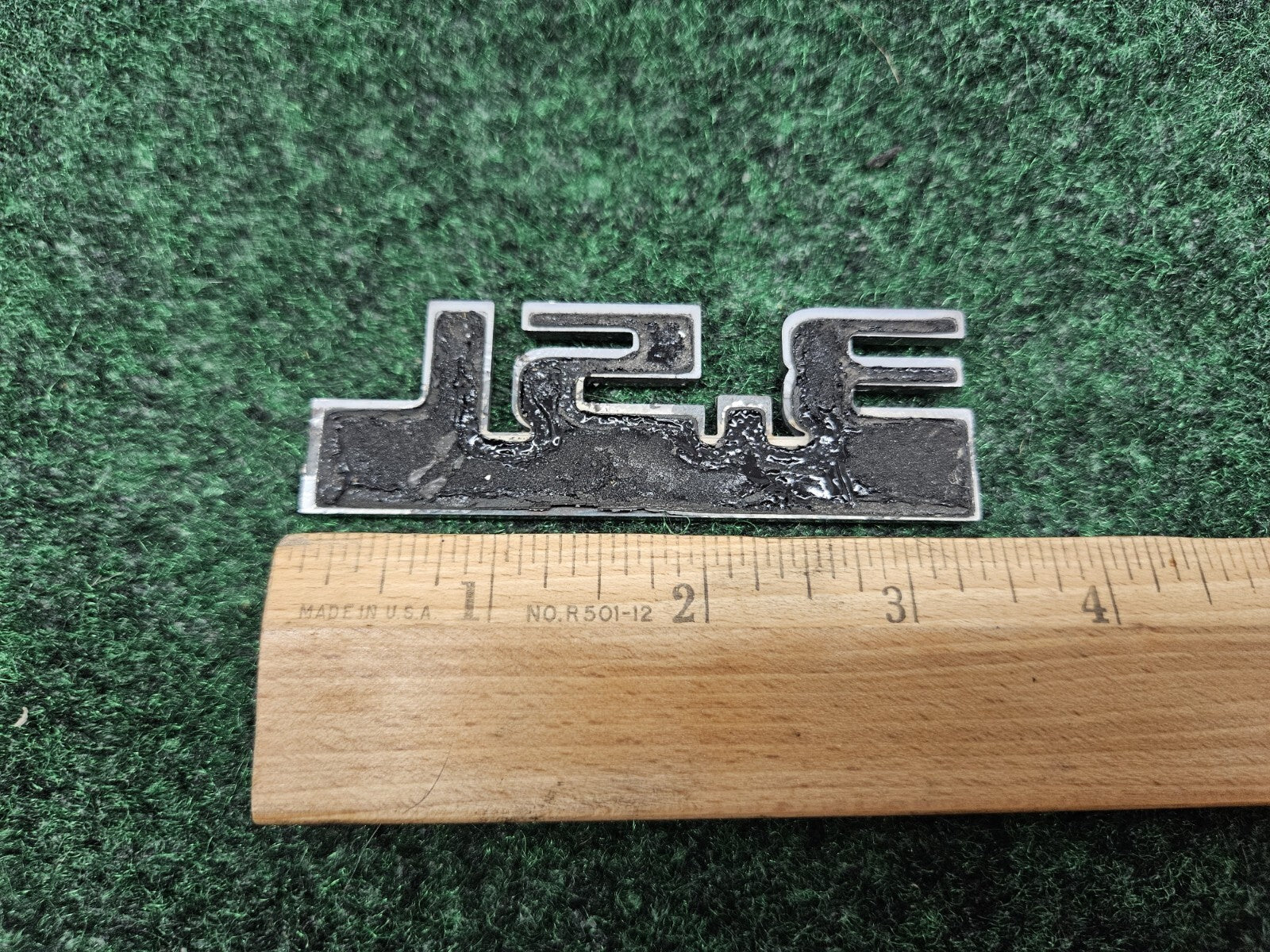 Dodge Charger Magnum 3.5L HIGH OUTPUT Nameplate Emblem 04806330AA GL1
