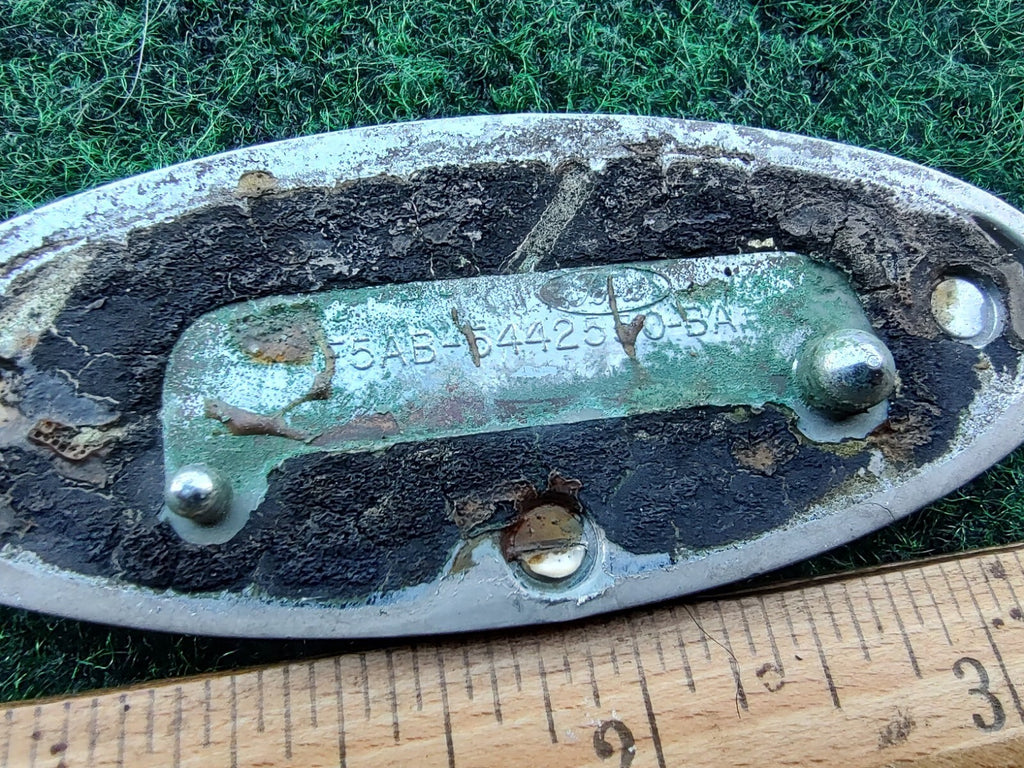 1995-1997 FORD CROWN VICTORIA LOGO Rear EMBLEM SYMBOL SIGN 2L3