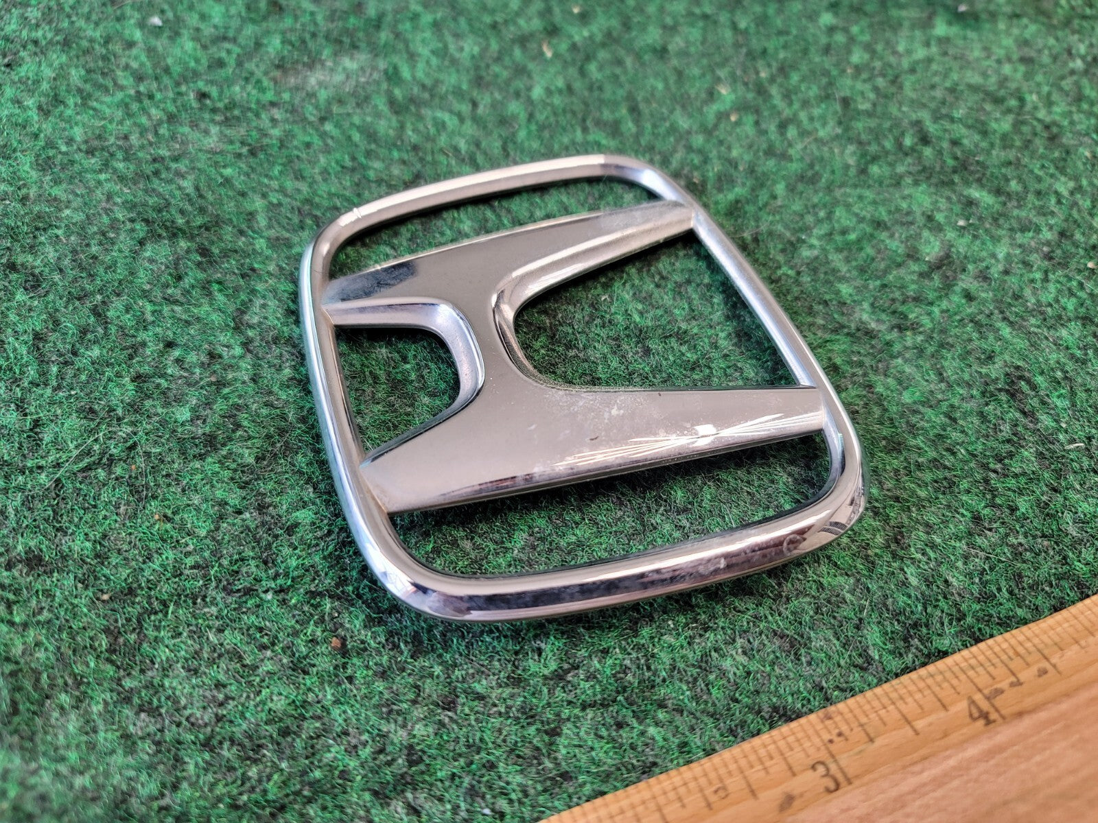 2005-2010 HONDA ODYSSEY REAR LIFTGATE EMBLEM LOGO SYMBOL 75701-SHJ-A000 OEM 1M4
