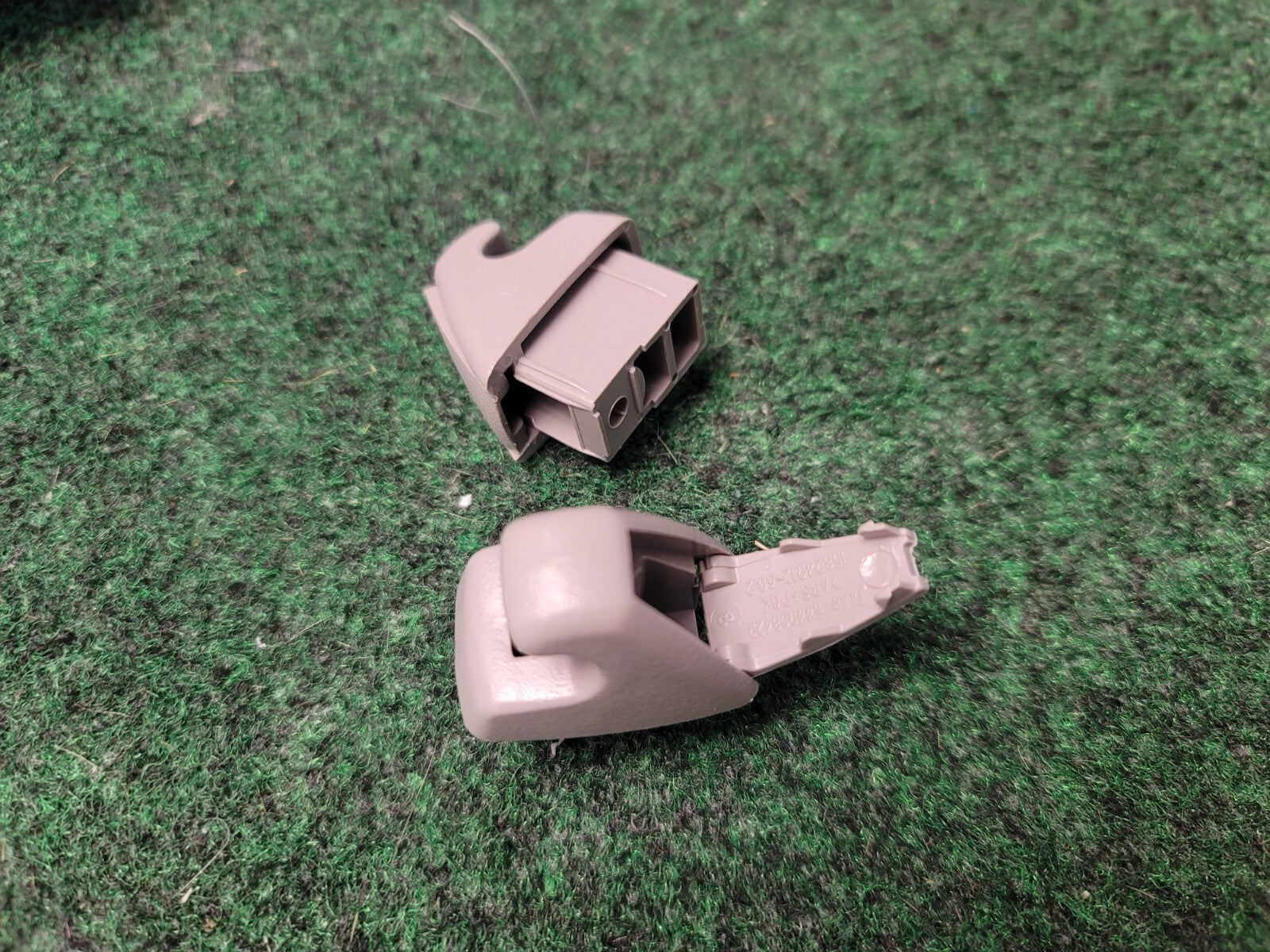 (2) OEM 15824912 Buick Cadillac ATS LaCrosse Interior Roof Sunvisor Support Clip