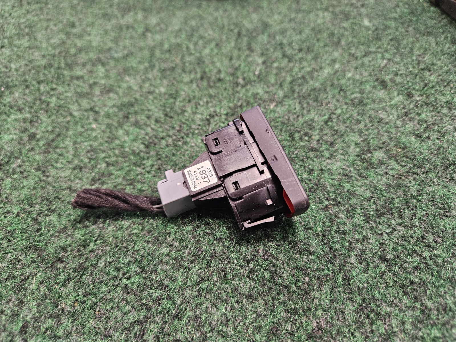 2014-2016 Chevrolet Malibu Hazard Emergency Warning Light Switch Control OEM 6M2