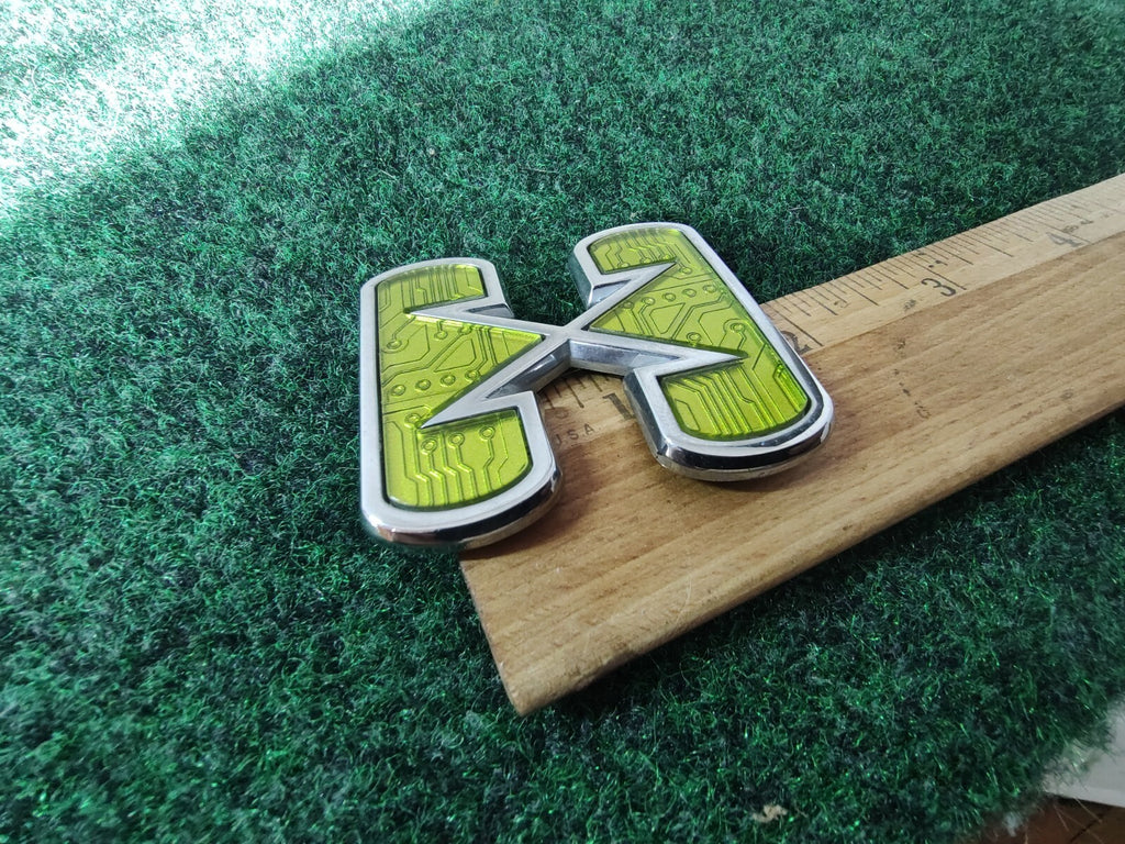 OEM Quarter Panel Emblem Right or Left Hybrid Escalade Tahoe Yukon 25940049 6S8