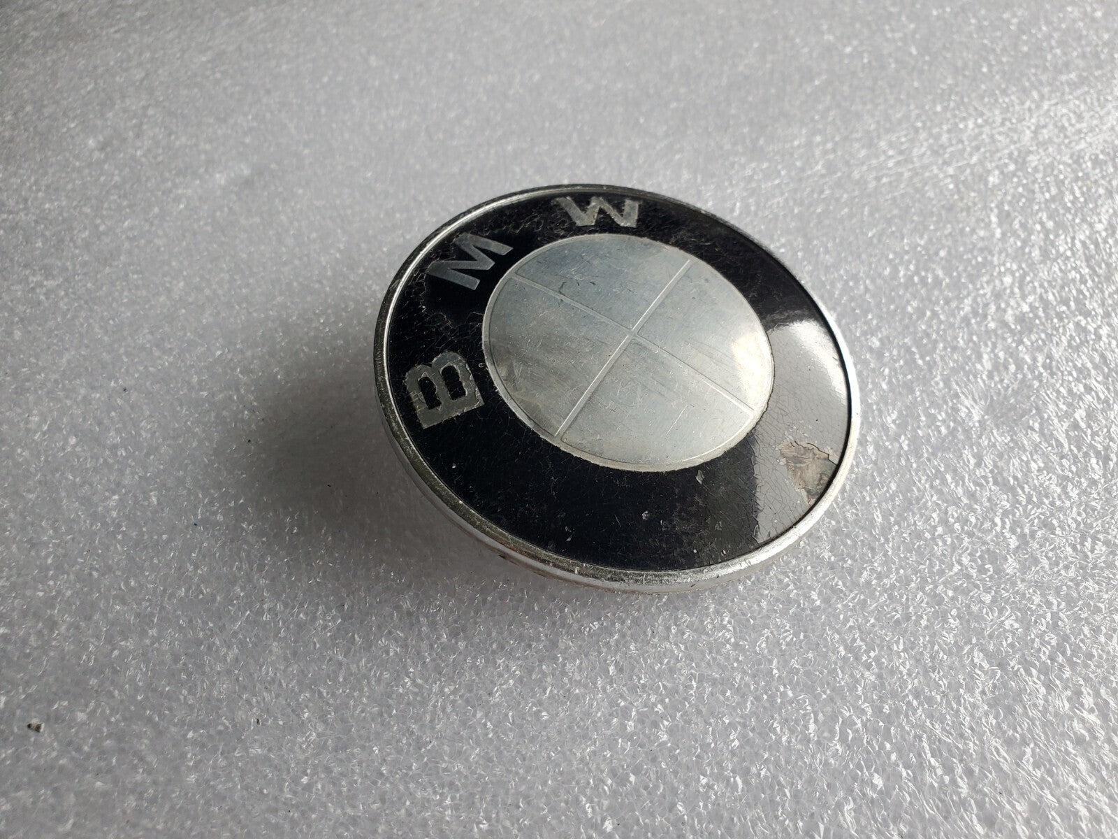 BMW EMBLEM LOGO BADGE SYMBOL OEM USED 5114-1872324 Metal VINTAGE