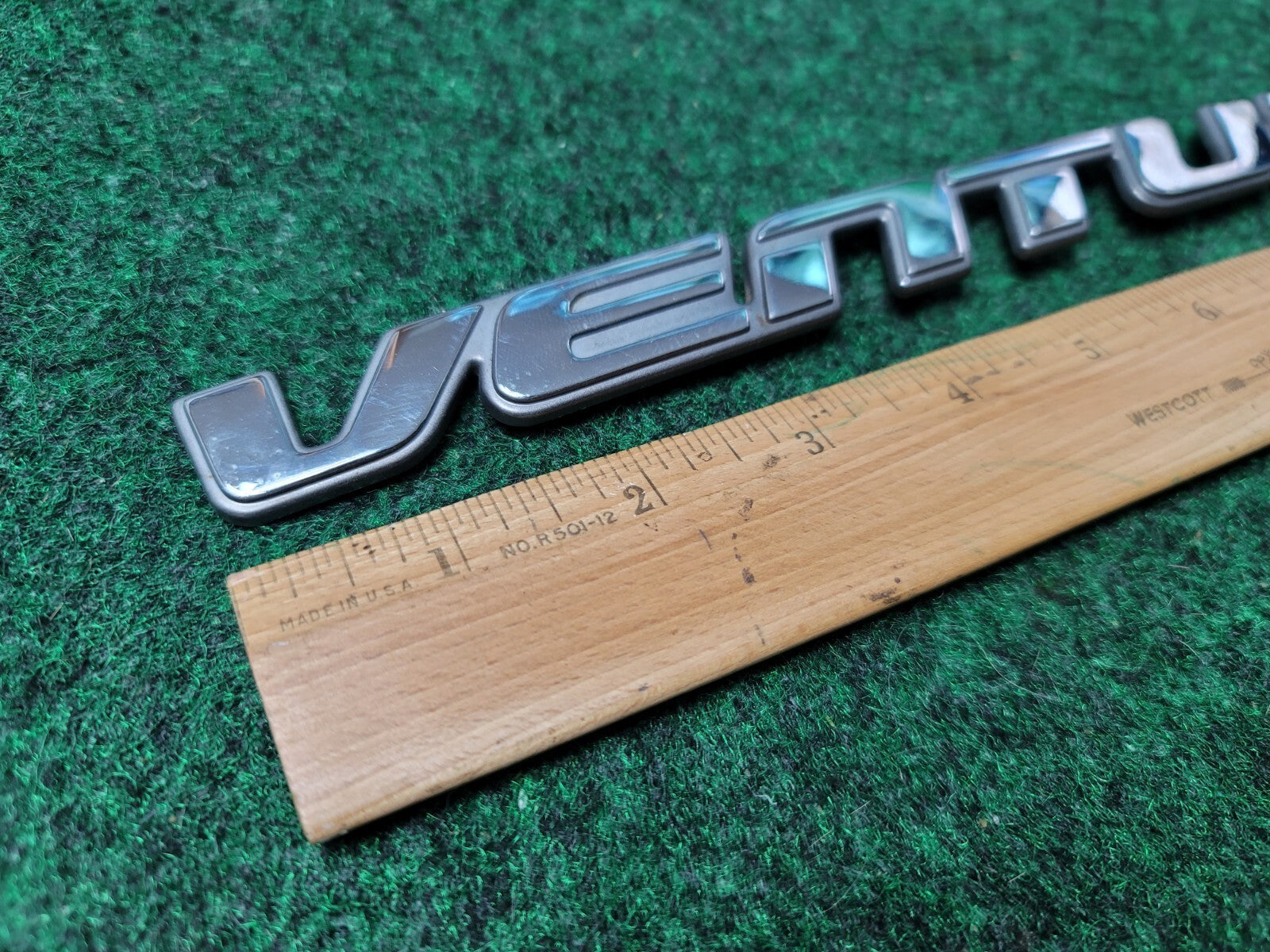 1997-2005 CHEVROLET VENTURE REAR EMBLEM BADGE LOGO CHROME OEM 1M1