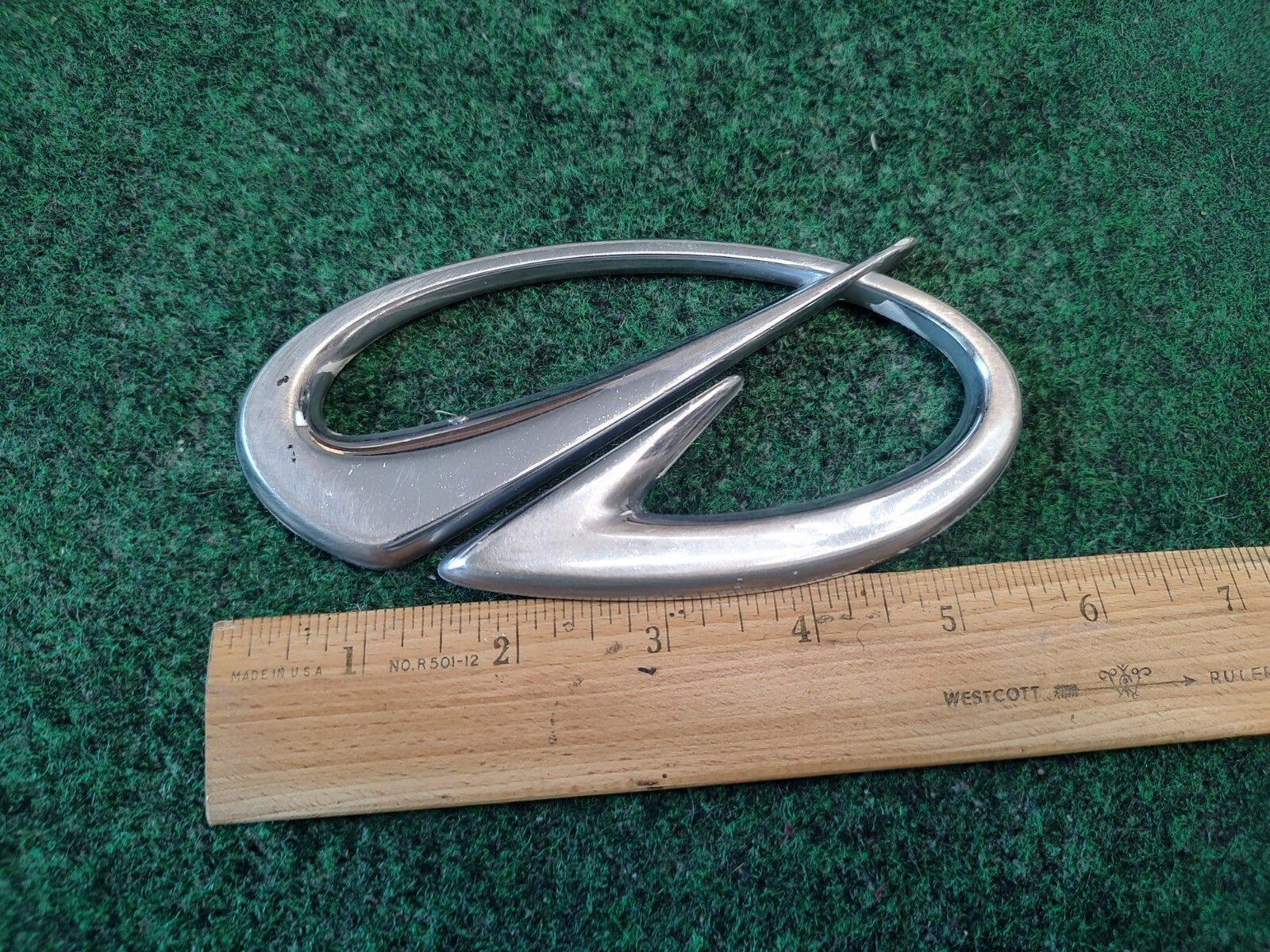 1999 2001 2002 2003 2004 Oldsmobile Aero Front Grille Badge Emblem 0154890 3S7