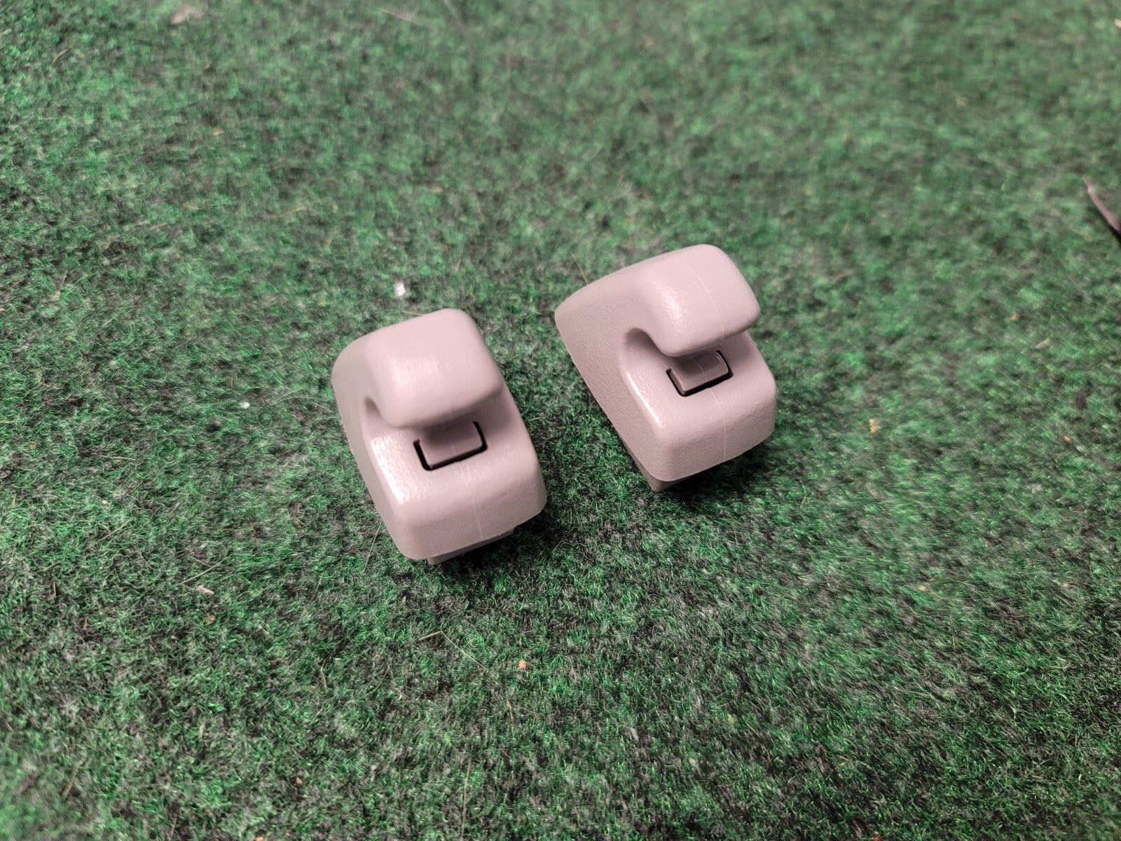 2010-2017 Chevrolet Equinox Sunvisor Sun Visor Clips Set Of 2 OEM New