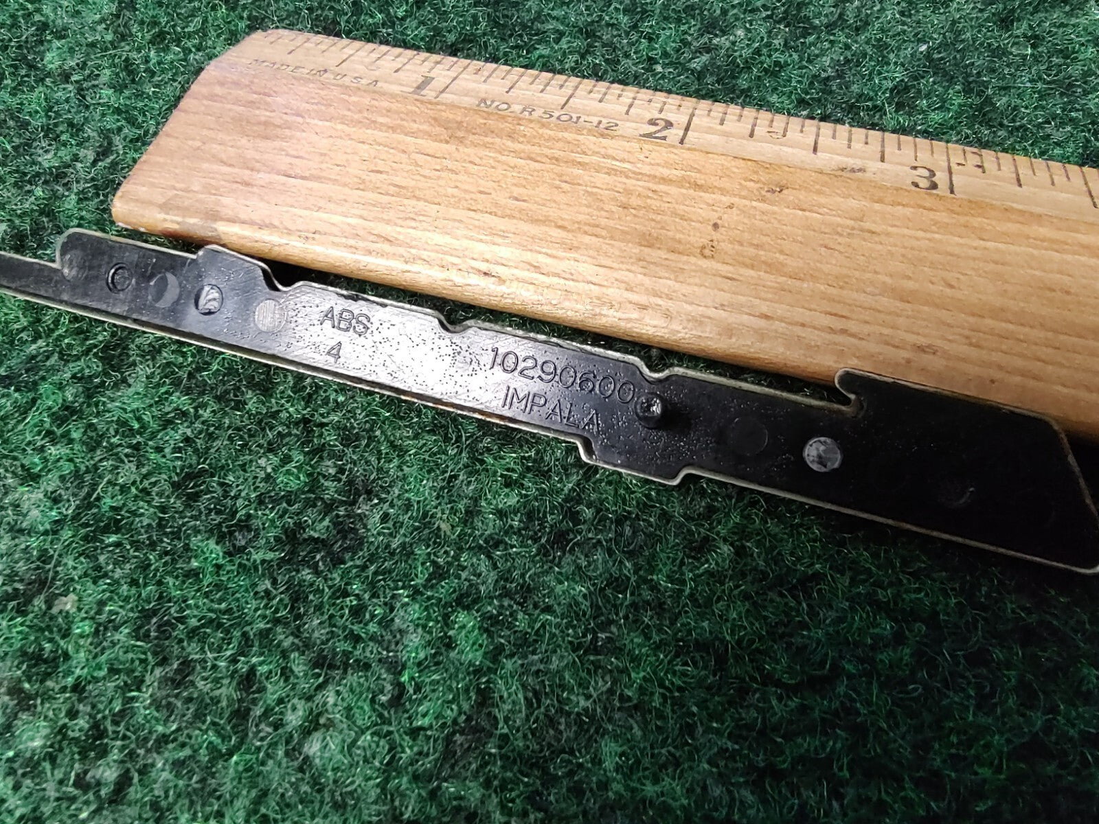 2000-2005 Chevrolet Impala Panel Emblem NAME PLATE BADGE 10290600 OEM 3S1