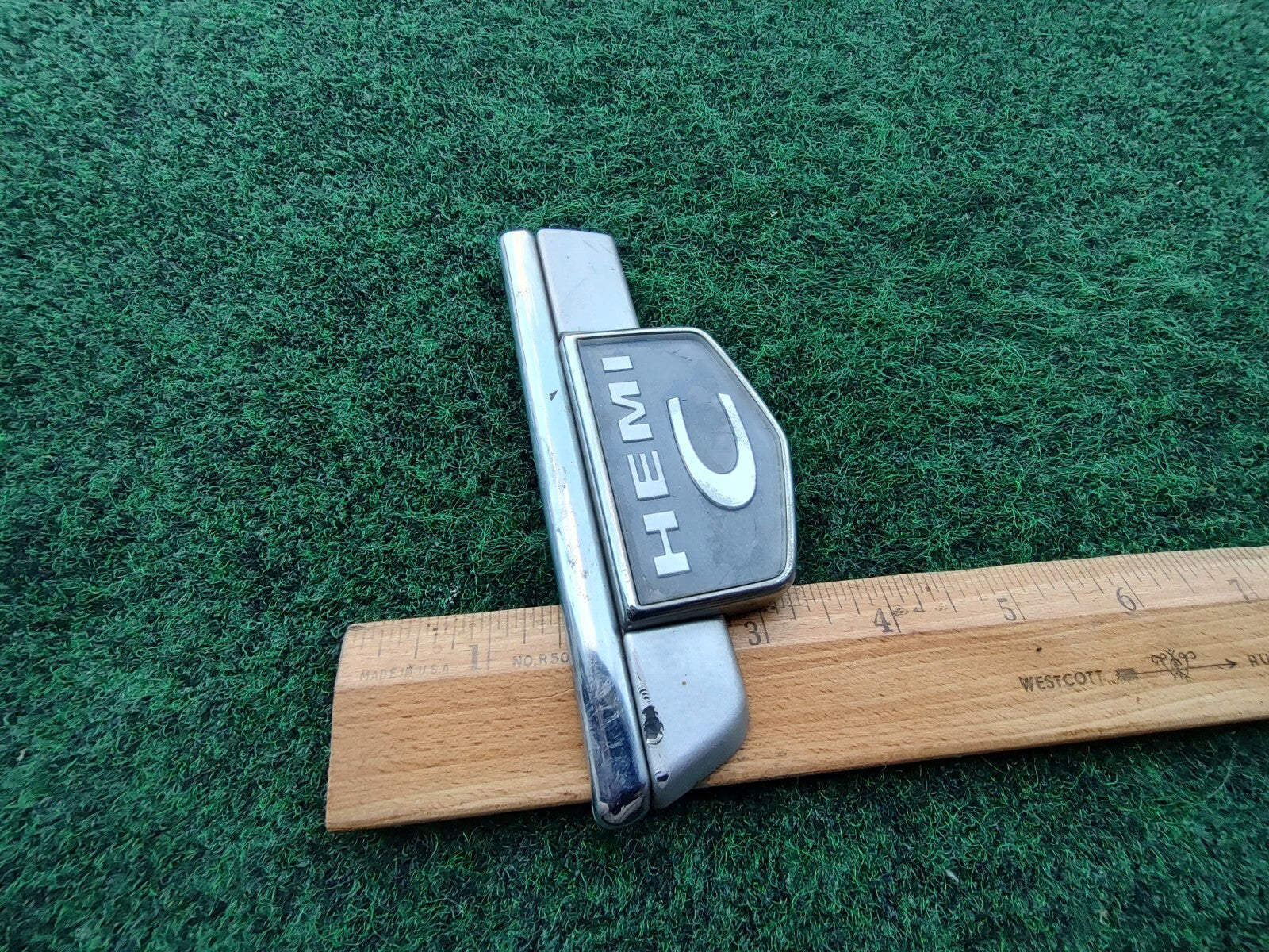 2006 2007 Chrysler 300 HEMI C LEFT DRIVER Side Emblem Trim Logo OEM White 2L3
