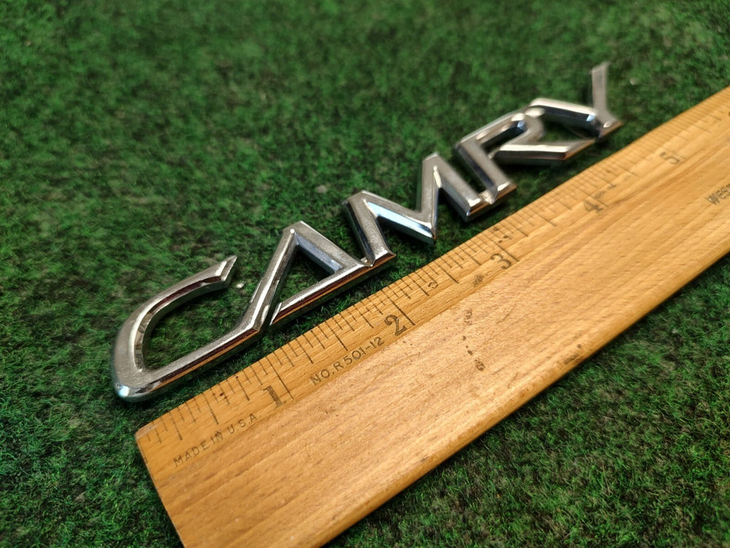 2002 2003 2004 2005 2006 TOYOTA CAMRY REAR EMBLEM LOGO BADGE SYMBOL OEM 4S8