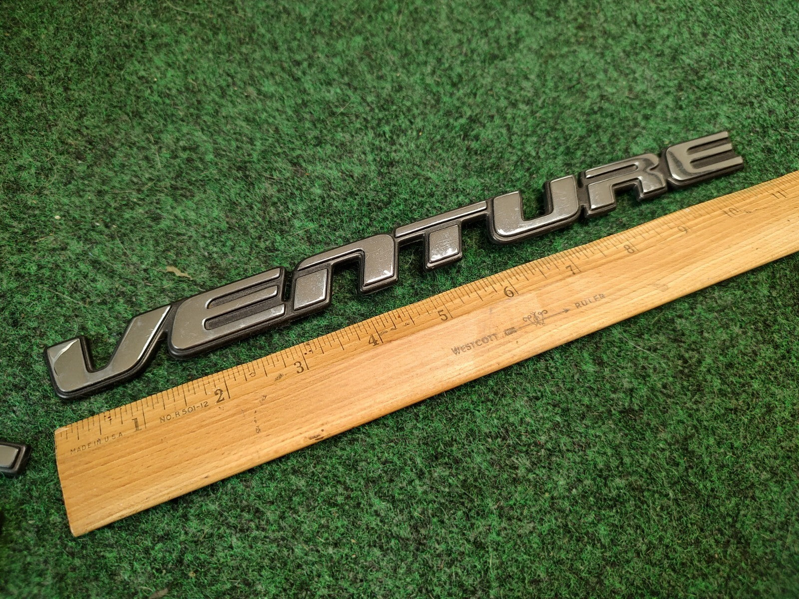 1997-2005 CHEVROLET VENTURE REAR EMBLEM BADGE LOGO CHROME OEM 2S6
