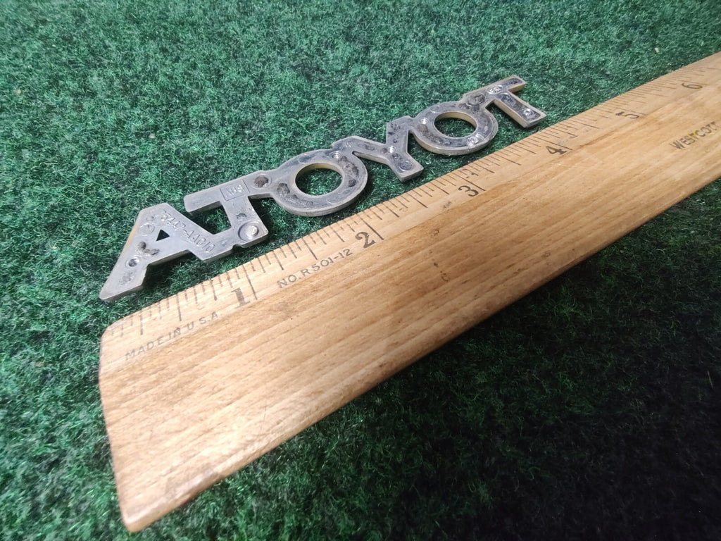 Toyota 1997-2001 Camry Gold Rear Trunk Emblem Badge Logo Name 75447-AA010 8L3