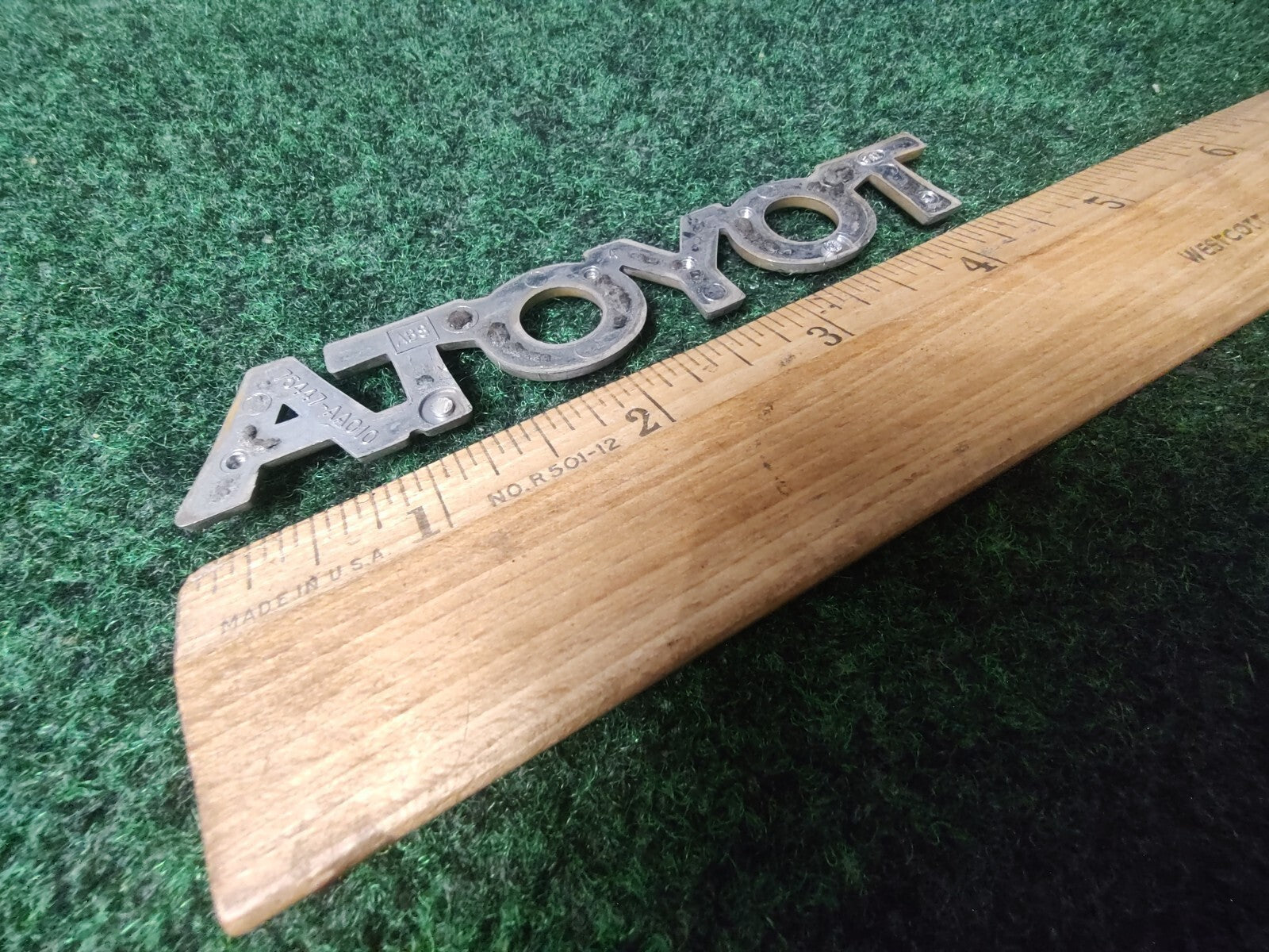 Toyota 1997-2001 Camry Gold Rear Trunk Emblem Badge Logo Name 75447-AA010 8L3