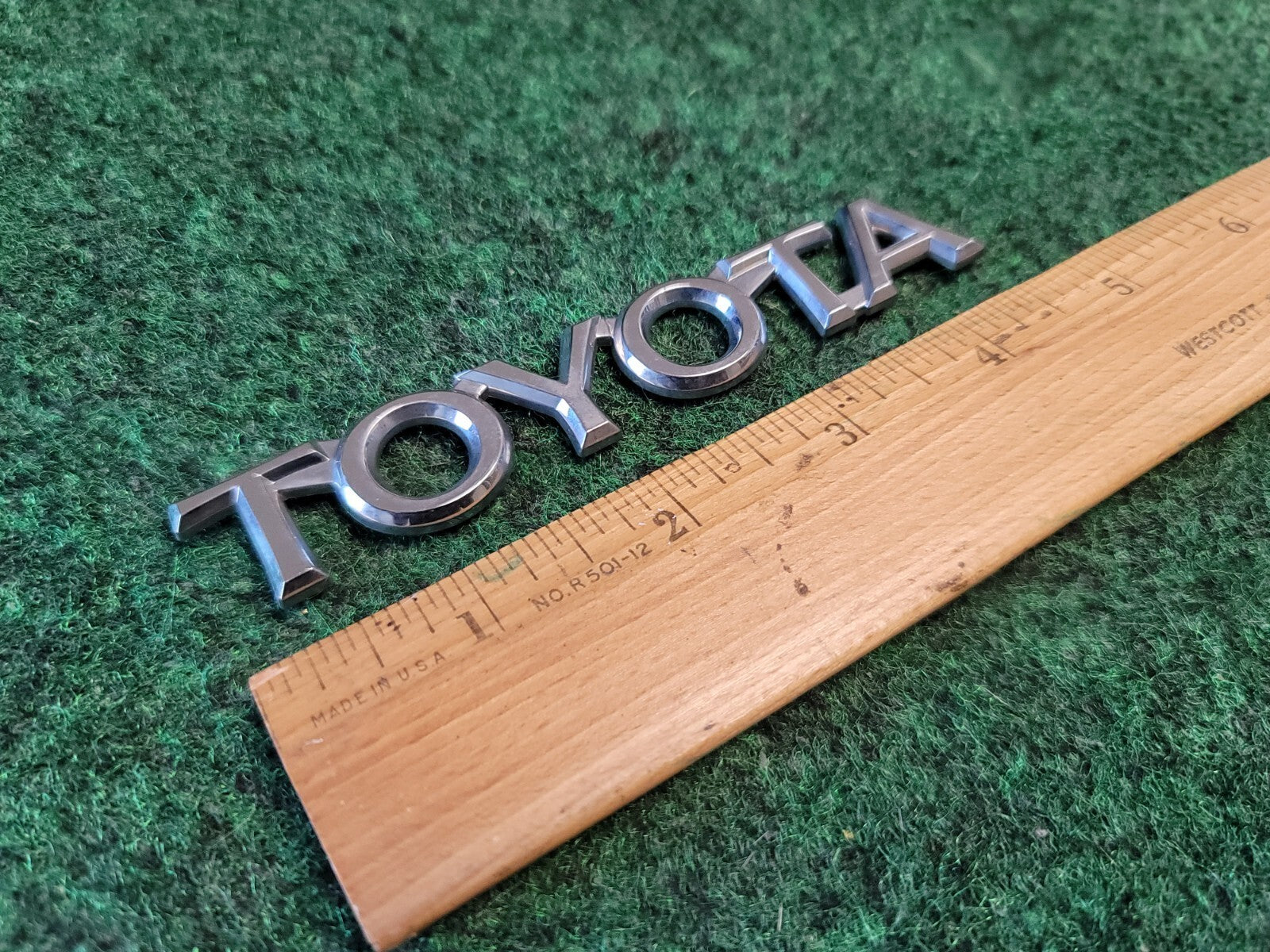 1997-2001 TOYOTA CAMRY REAR LID CHROME EMBLEM LOGO BADGE SYMBOL USED OEM 1M5