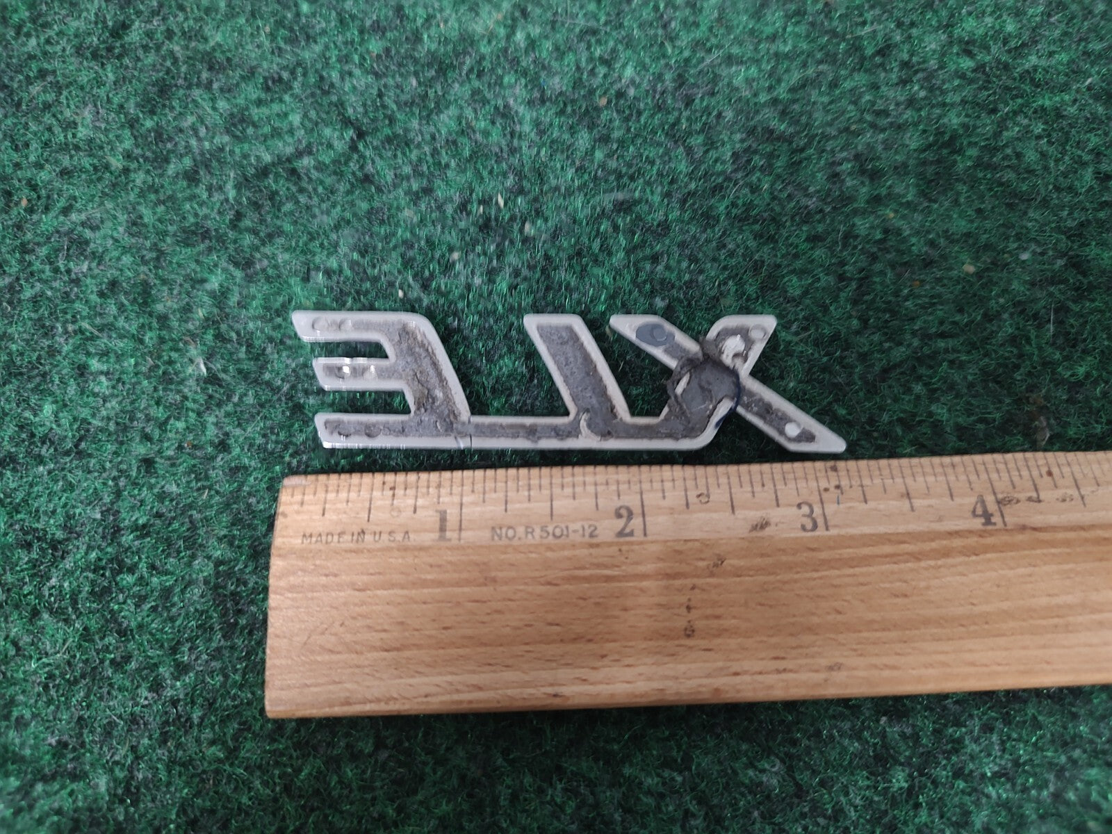 98 99 00 01 02 03 04 05 06 TOYOTA SIENNA XLE REAR EMBLEM LOGO BADGE USED OEM 1M4