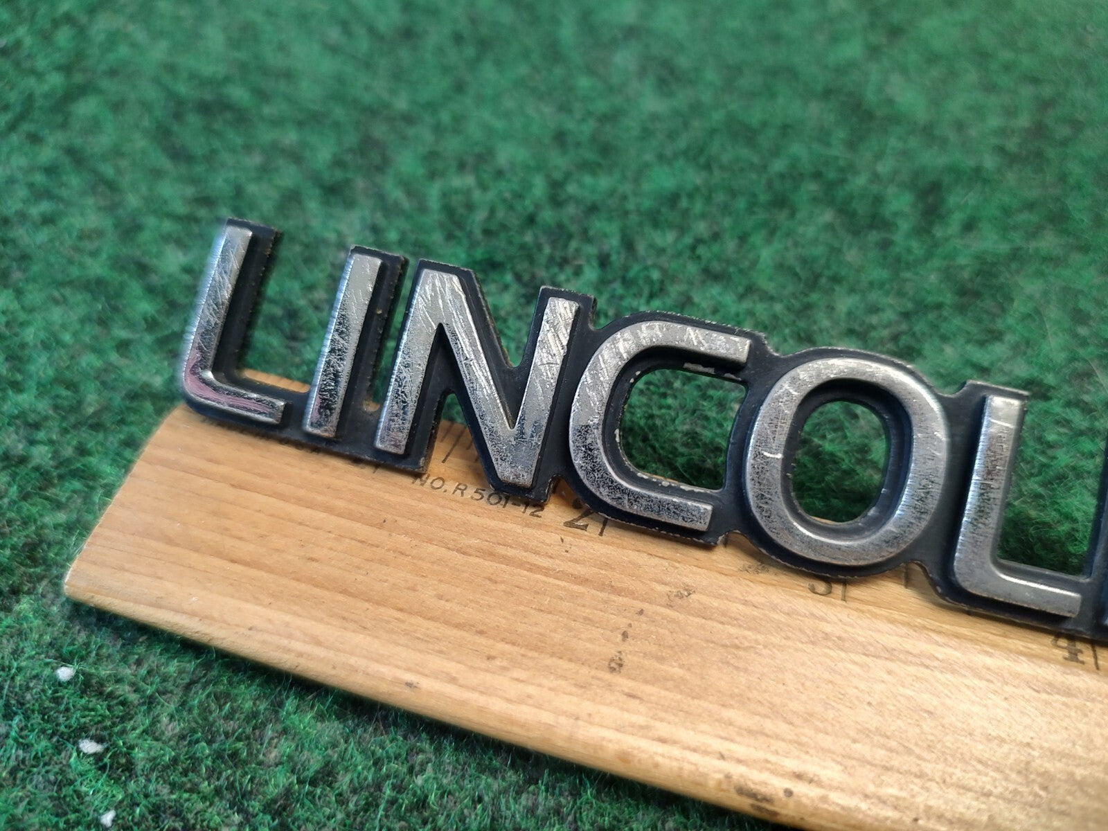 Lincoln OEM  Plastic Vintage Emblem Badge Logo Nameplate Name Plate 3S8