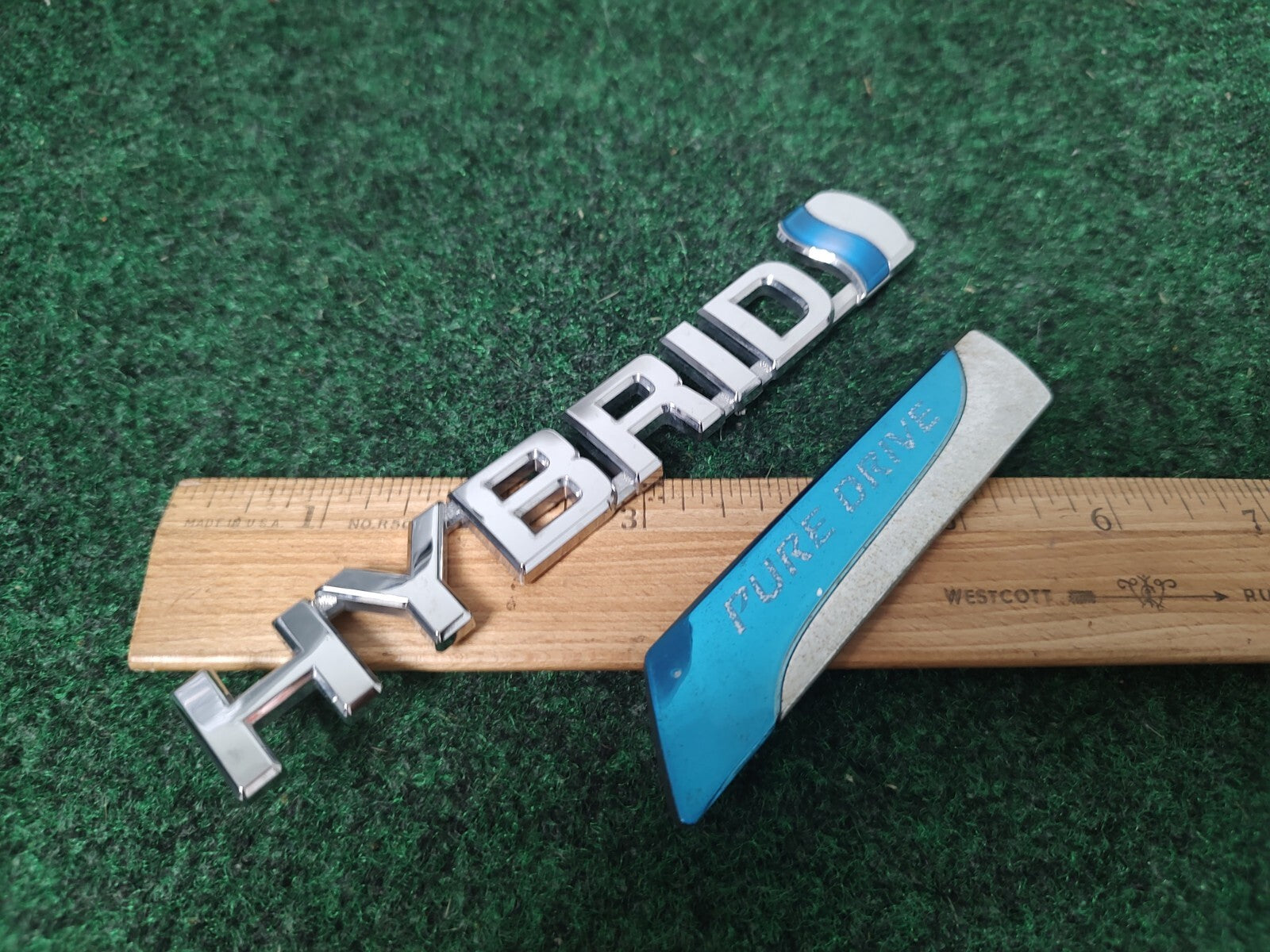 TOYOTA PRIUS HYBRID SIDE FENDER EMBLEM LOGO BADGE SYMBOL USED 1M4