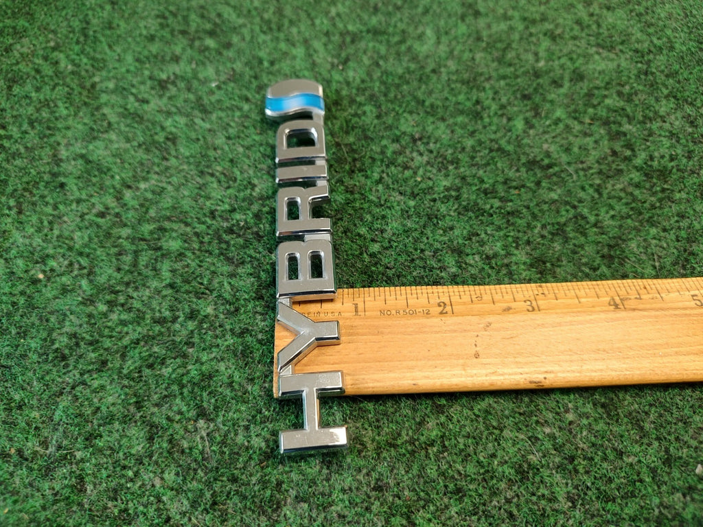 07 08 09 TOYOTA PRIUS HYBRID SIDE FENDER EMBLEM LOGO BADGE SYMBOL USED 4S7