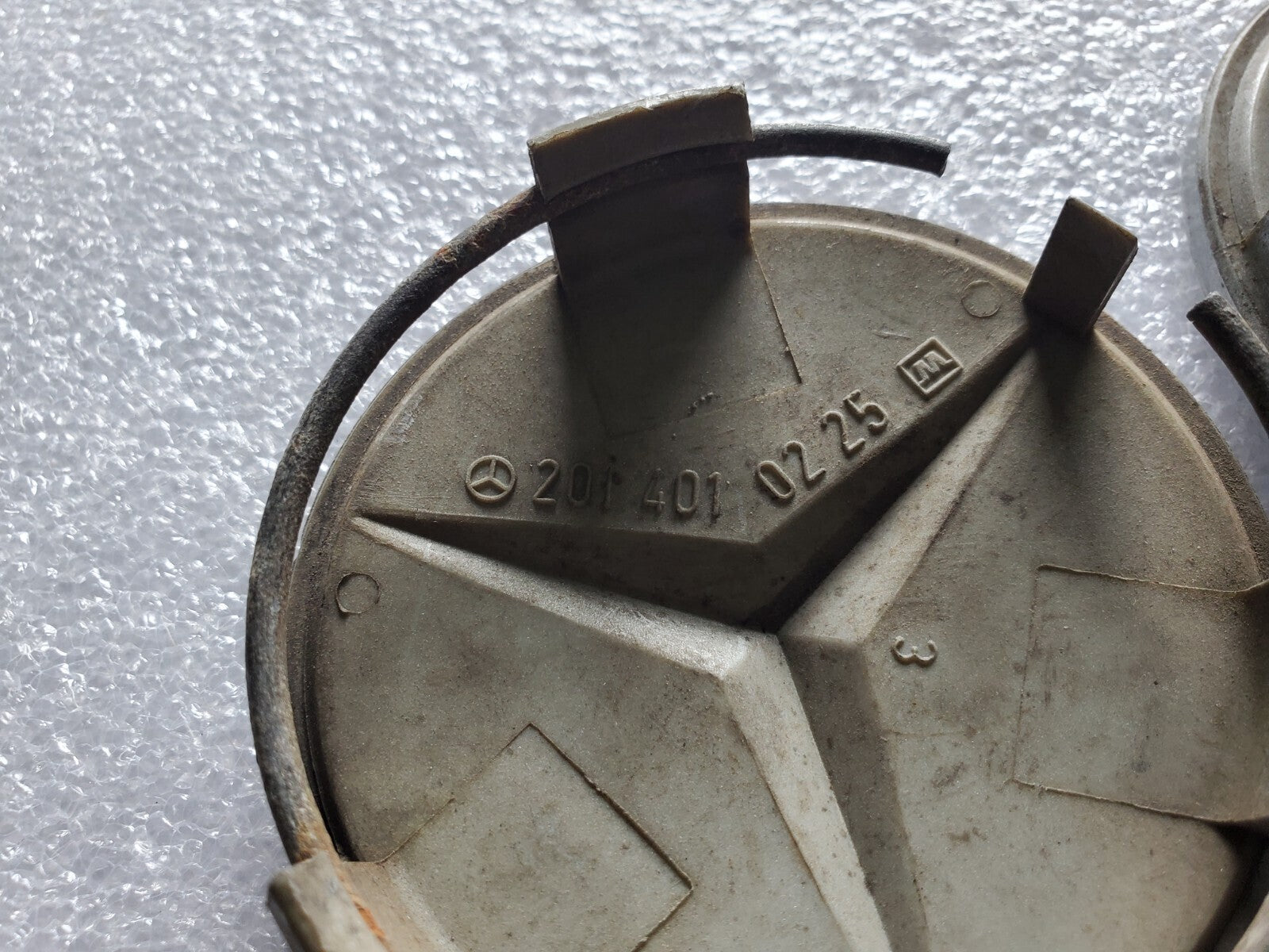 (2) Mercedes Benz OEM 1984-2016 Silver Center Cap Hub Cover 201 401 02 25 2L8