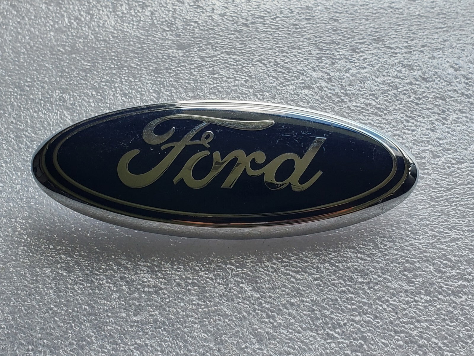 06-2009 Ford 500 TAURUS 09-11 FOCUS 08-12 ESCAPE 07-11 FREESTYLE REAR Emblem 2L9