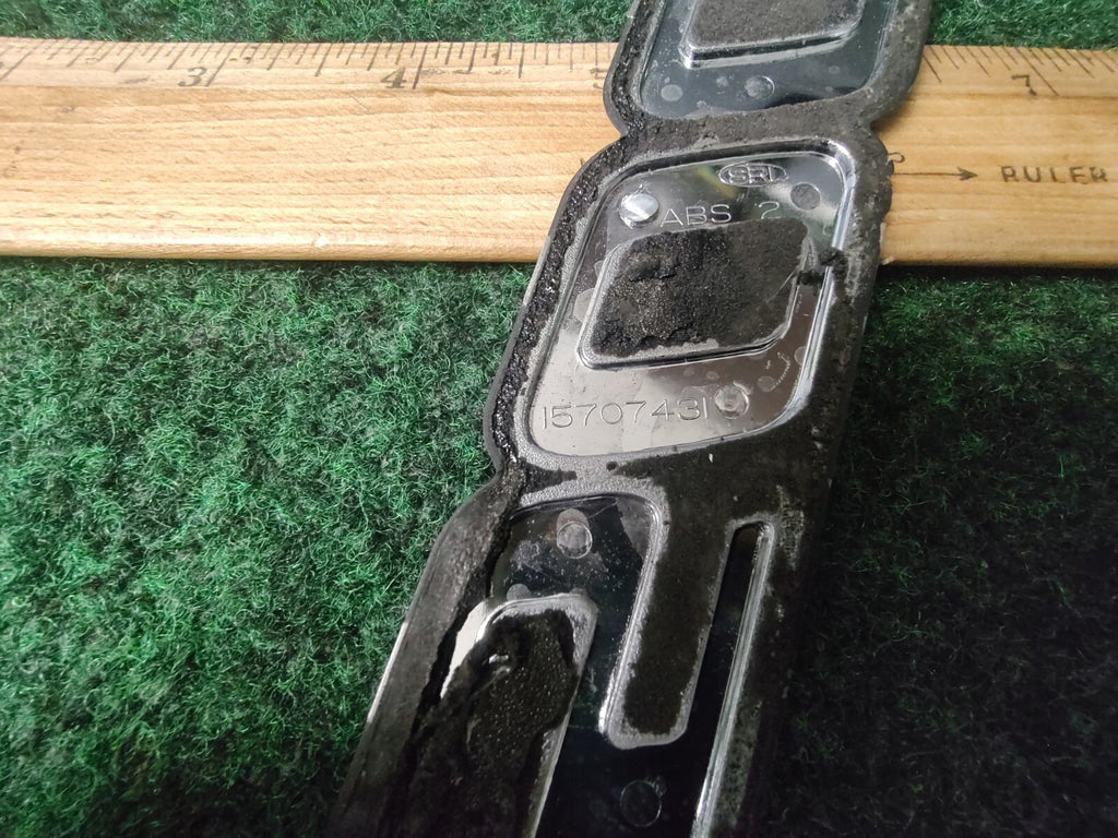 00 01 02 03 04 05 06 CHEVROLET SILVERADO 1500 SIDE EMBLEM BADGE 15707431 8L3