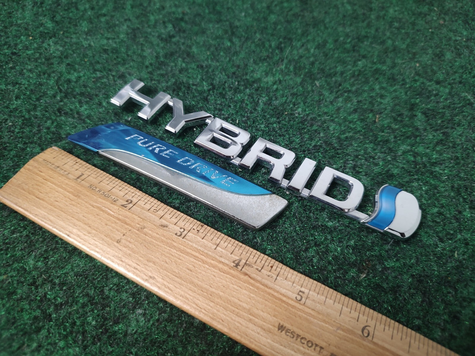 TOYOTA PRIUS HYBRID SIDE FENDER EMBLEM LOGO BADGE SYMBOL USED 1M4