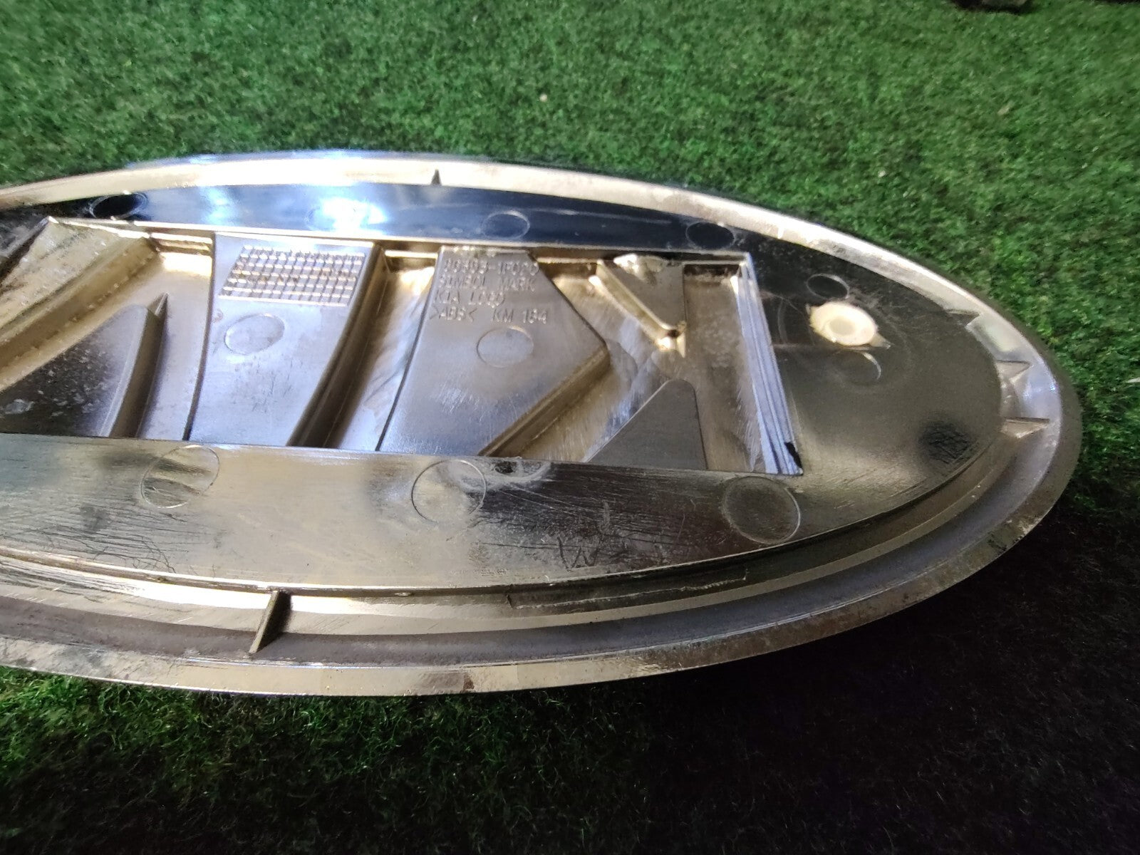 05-07 KIA Sportage Front Grille Emblem Nameplate Badge Ornament 3S1