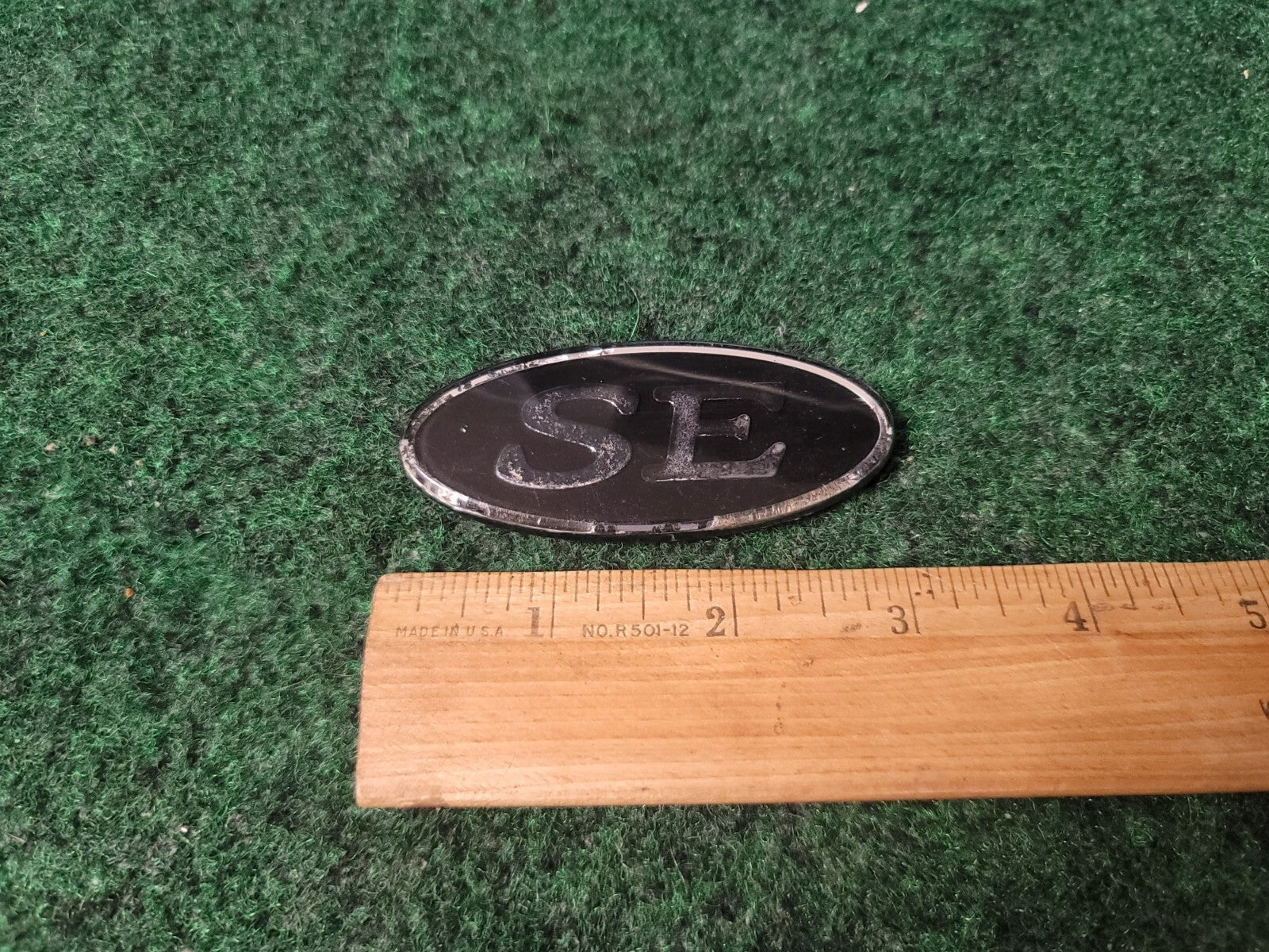 FORD MUSTANG SE CIRCA '98 REAR EMBLEM OEM 97BB F16098 5S5