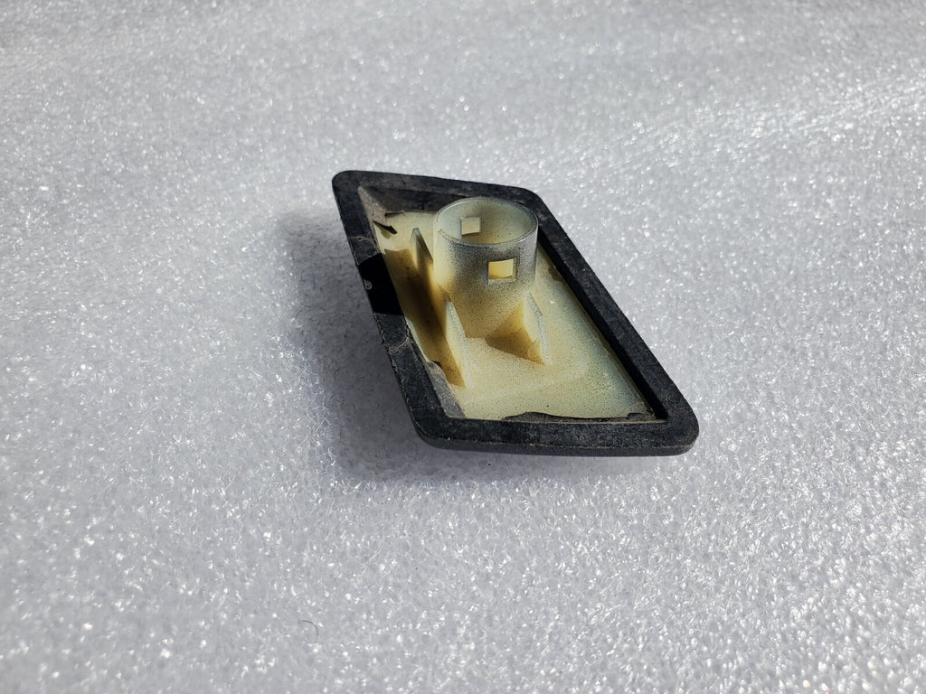 04-09 Cadillac SRX Bumper Headlight Washer Plug Cap Cover LH Driver Pewter 1L8