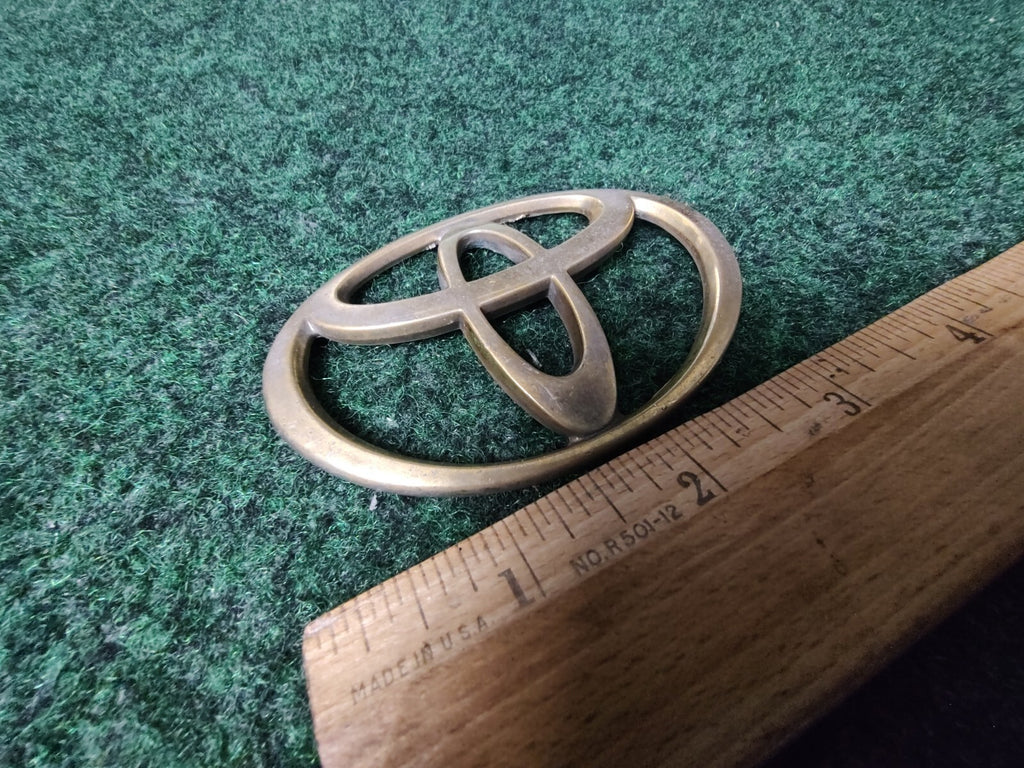 Toyota Emblem Logo Symbol Name Plate Unknown Model 770-5100 5S4