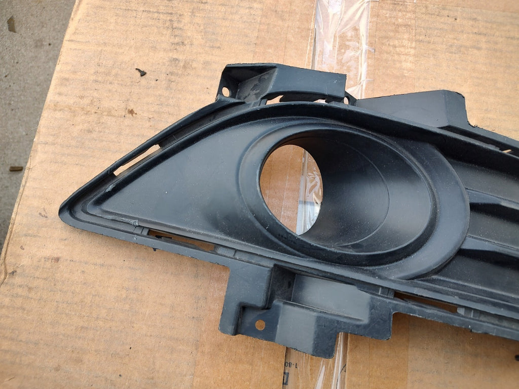 2013-2016 Ford Fusion Front RH Right Bumper Fog Lamp Cover Smooth Surface LT3