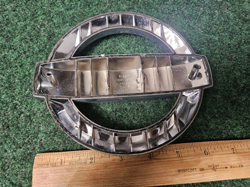 2004 2006 2008 2010 2012 2014 2015 Nissan Titan Armada Grille Emblem OEM 4M4