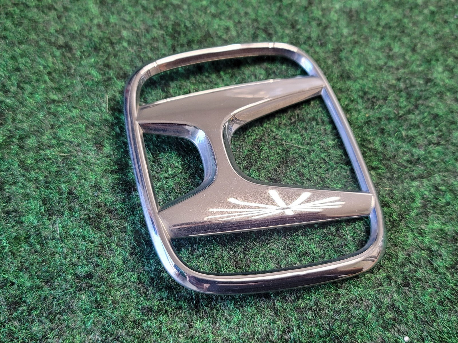 2003-2005 HONDA ACCORD SEDAN REAR TRUNK CENTER EMBLEM BADGE LOGO SYMBOL 1M6