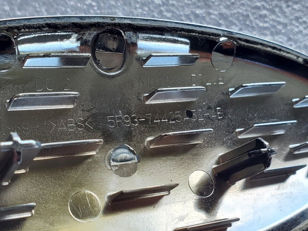 06-2009 Ford 500 TAURUS 09-11 FOCUS 08-12 ESCAPE 07-11 FREESTYLE REAR Emblem 2L9
