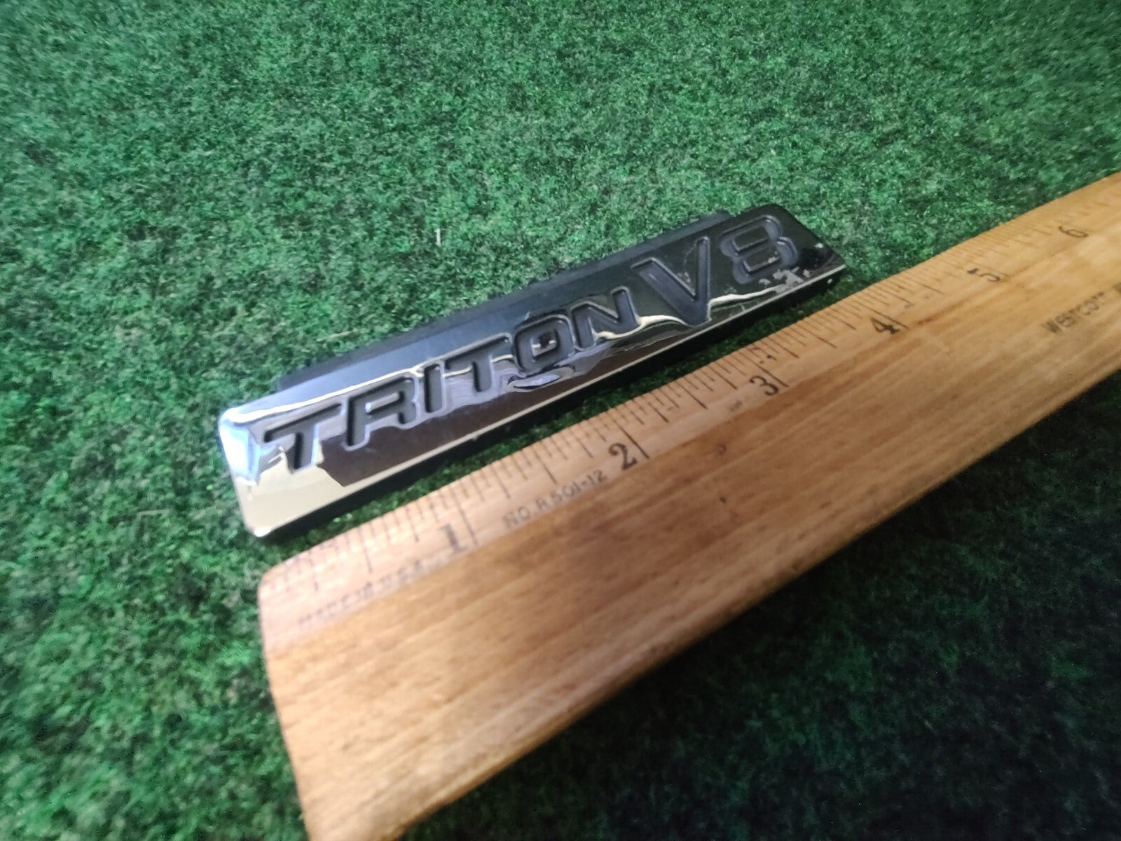97 98 99 00 01 02 03 04 FORD F-150 TRITON V8 SIDE EMBLEM BADGE LOGO USED OEM 1S9