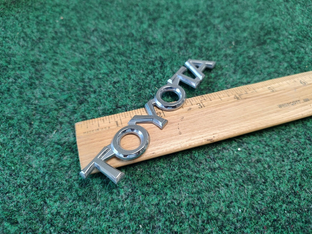 1997-2001 Toyota Camry Rear Trunk Lid Emblem Badge Chrome OEM 75447-33040 3S8