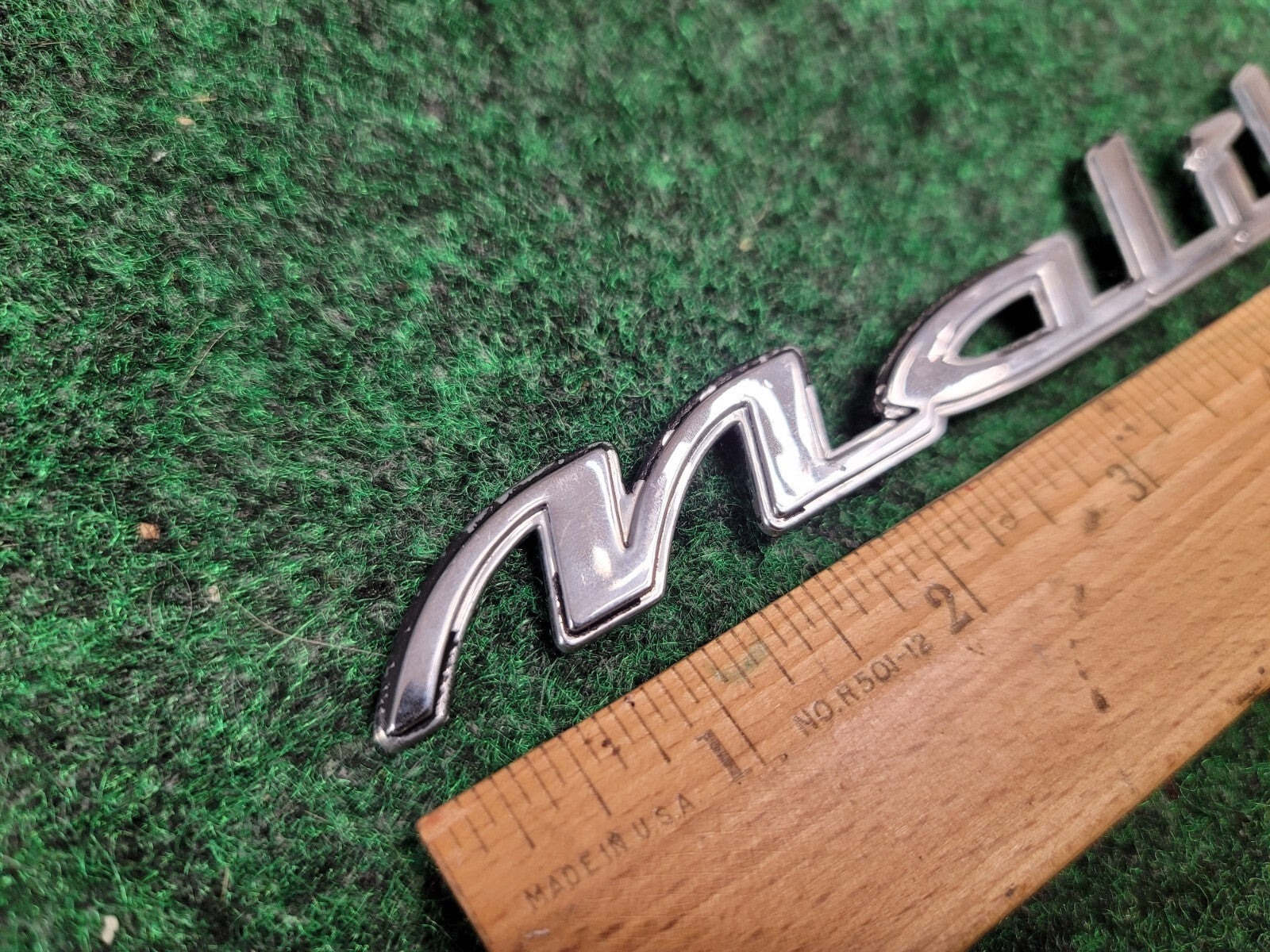 97 98 99 00 01 02 03 CHEVROLET MALIBU REAR CHROME EMBLEM LOGO BADGE SIGN  1M8
