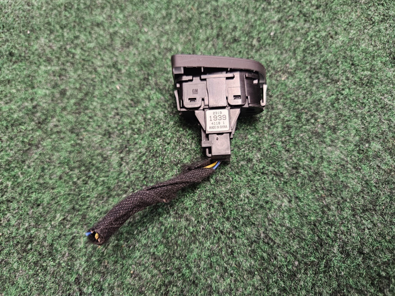 2014 - 2016 Chevrolet Malibu Traction OFF Control Switch Button 23191939 OEM 6M2