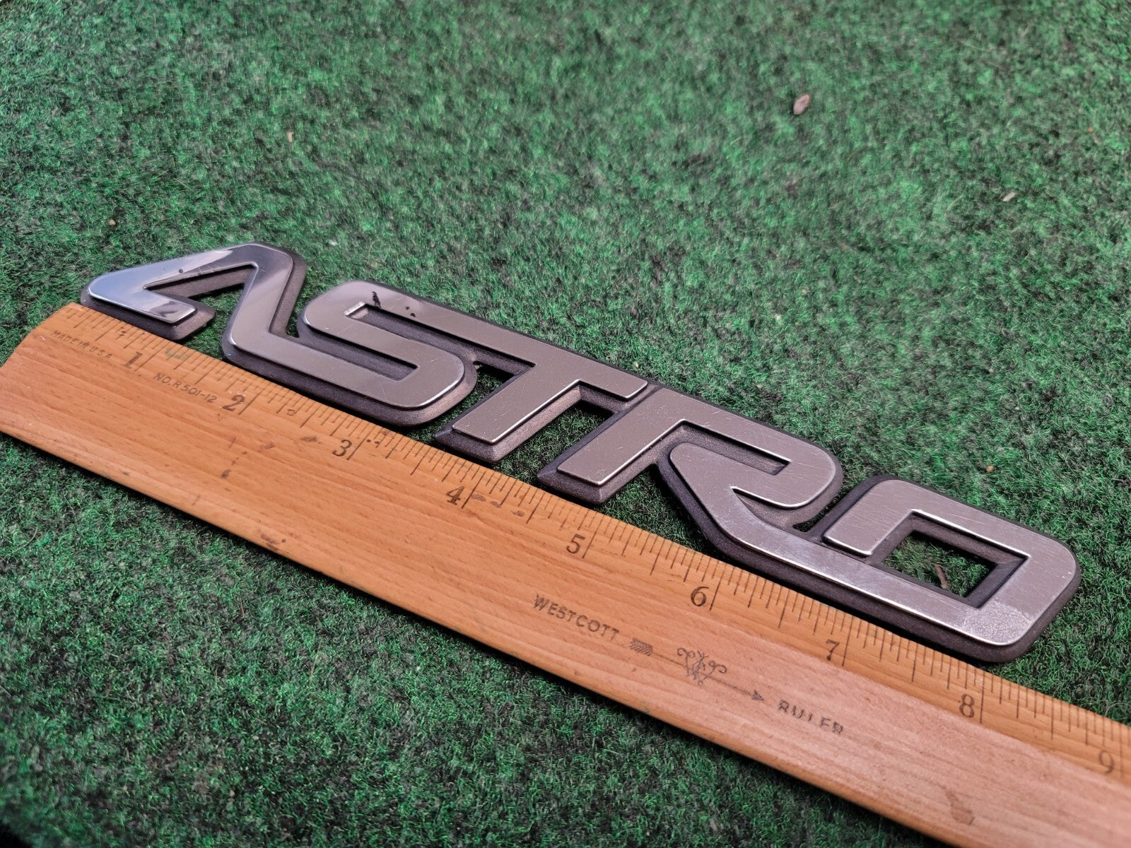 1996-2005 CHEVROLET Astro Van Rear Emblem Badge Logo Nameplate 15724741 OEM 1M7