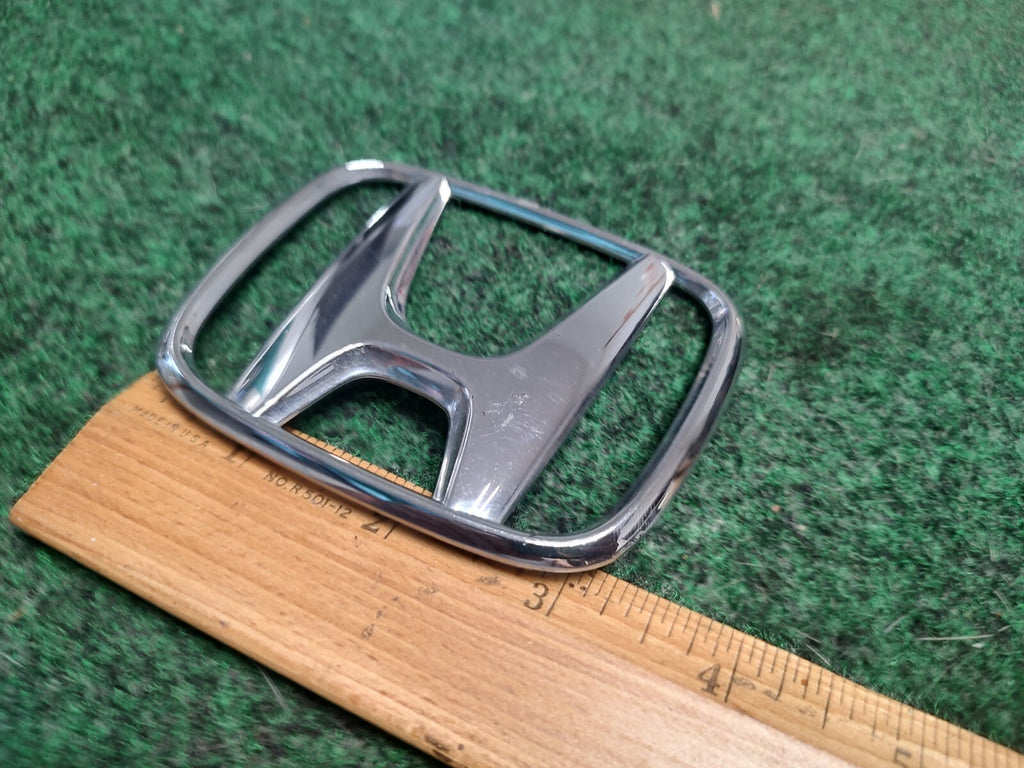 2003-2005 HONDA ACCORD SEDAN REAR TRUNK CENTER EMBLEM BADGE LOGO SYMBOL OEM 3S6