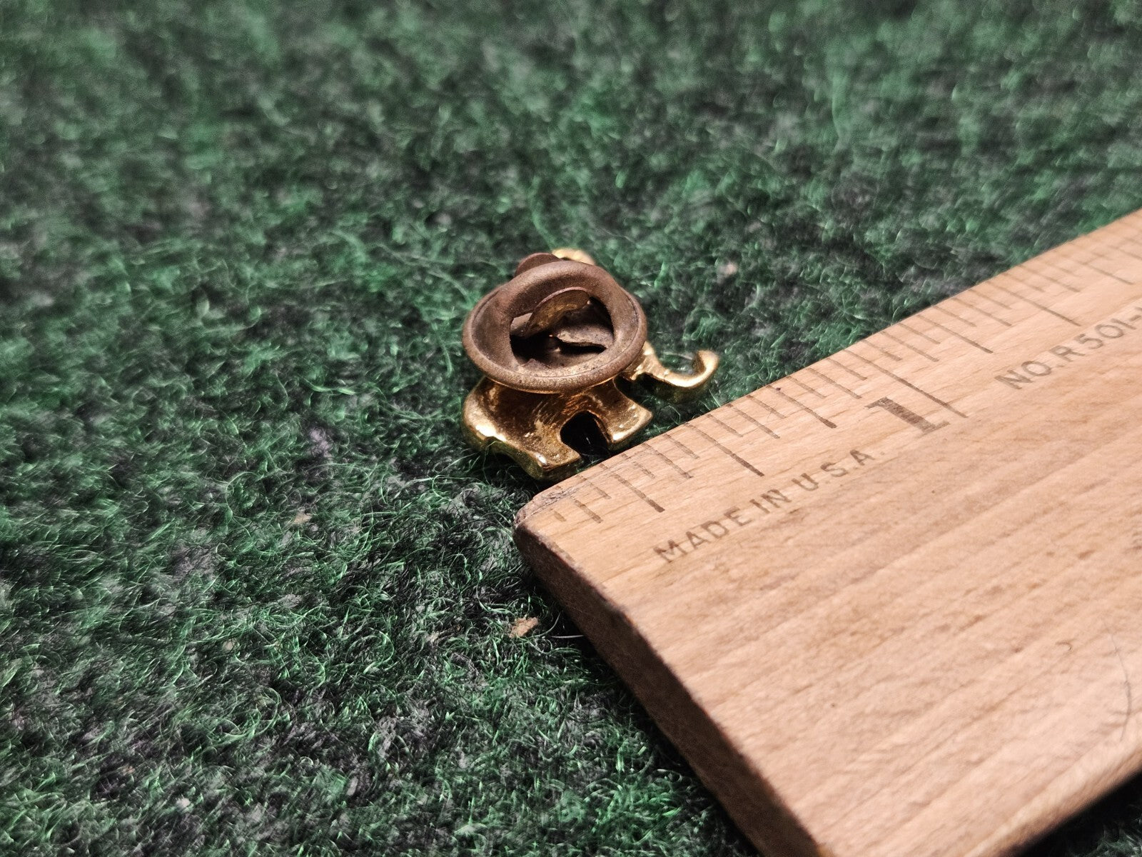 Elephants Lapel Pin Small Size Gold Color Metal
