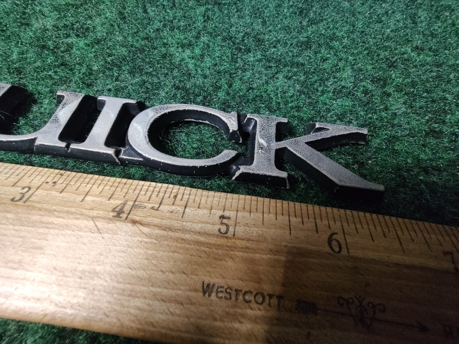 BUICK SIDE EMBLEM LOGO BADGE SYMBOL NAME PLATE BADGE USED 5S4
