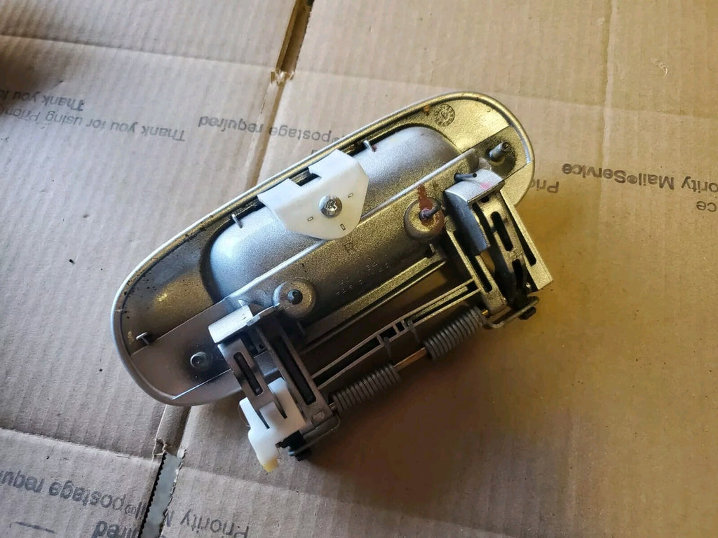NEW Front Right Passenger Side SILVER Exterior Door Handle 1998-2001 Seville B3J