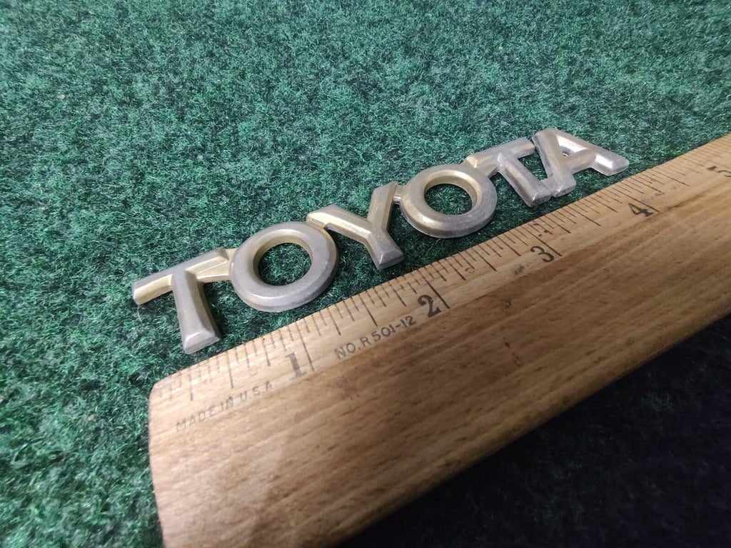 Toyota 1997-2001 Camry Gold Rear Trunk Emblem Badge Logo Name 75447-AA010 8L3