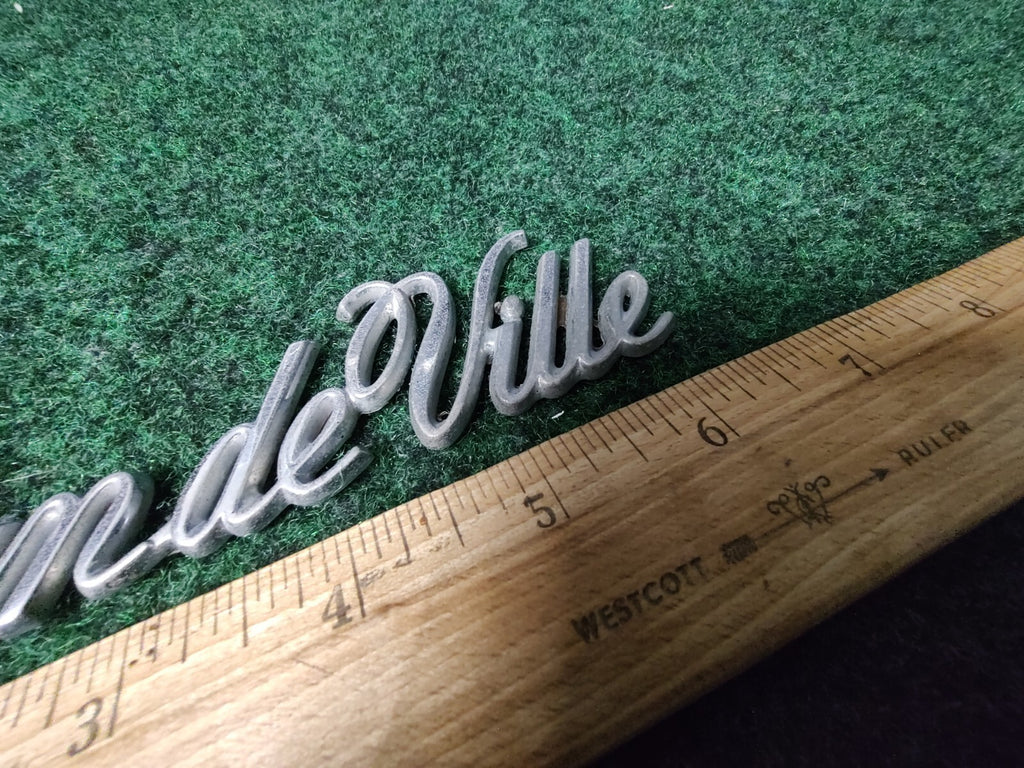 CADILLAC REAR TRUNK SEDAN DE VILLE EMBLEM NAMEPLATE NAME PLATE 7S1